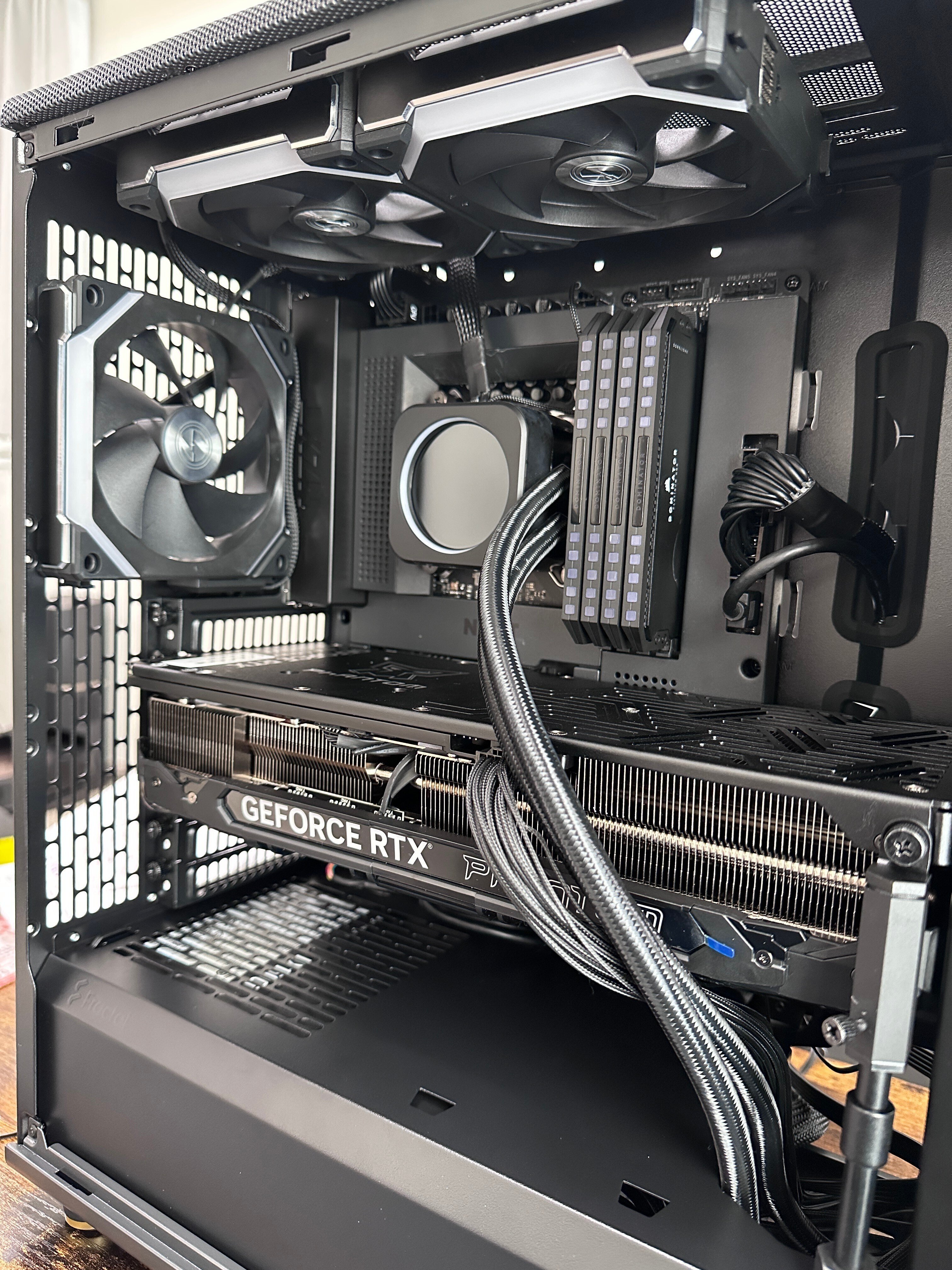 電球色でシックな大人自作PC-Fractal North-|Dan