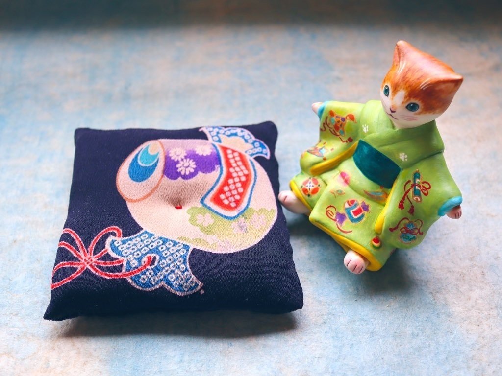 古い 背守り 見本 アマビエ 額装 古道具 アンティーク 厚紙に刺繍 背守りに関する図案集 資料一括8点セット ｜ 工芸・刺繍 | 古本・版画