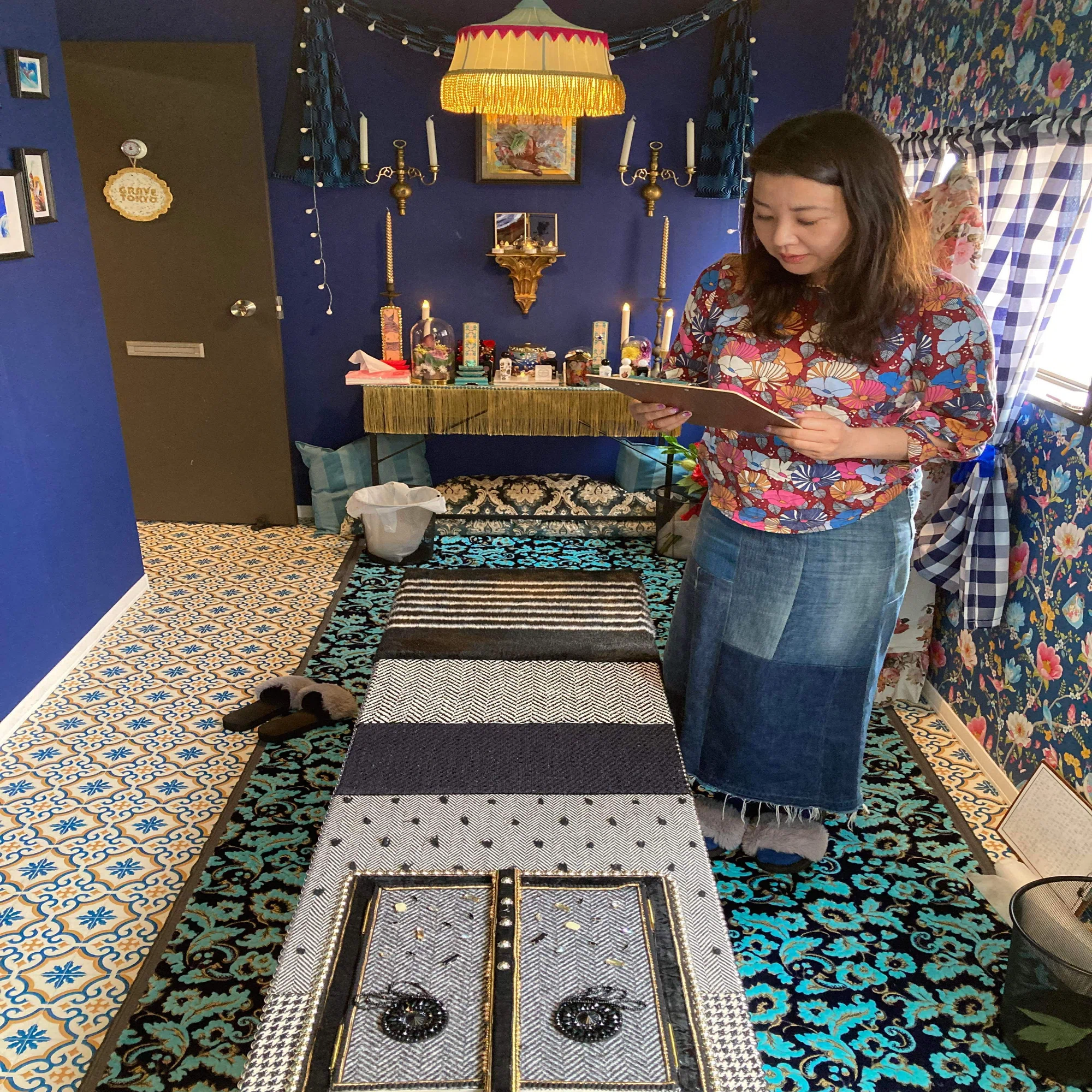 カワイイ骨壺に盛れる棺桶！葬儀具の可能性を拡げるデザイナーの想い 