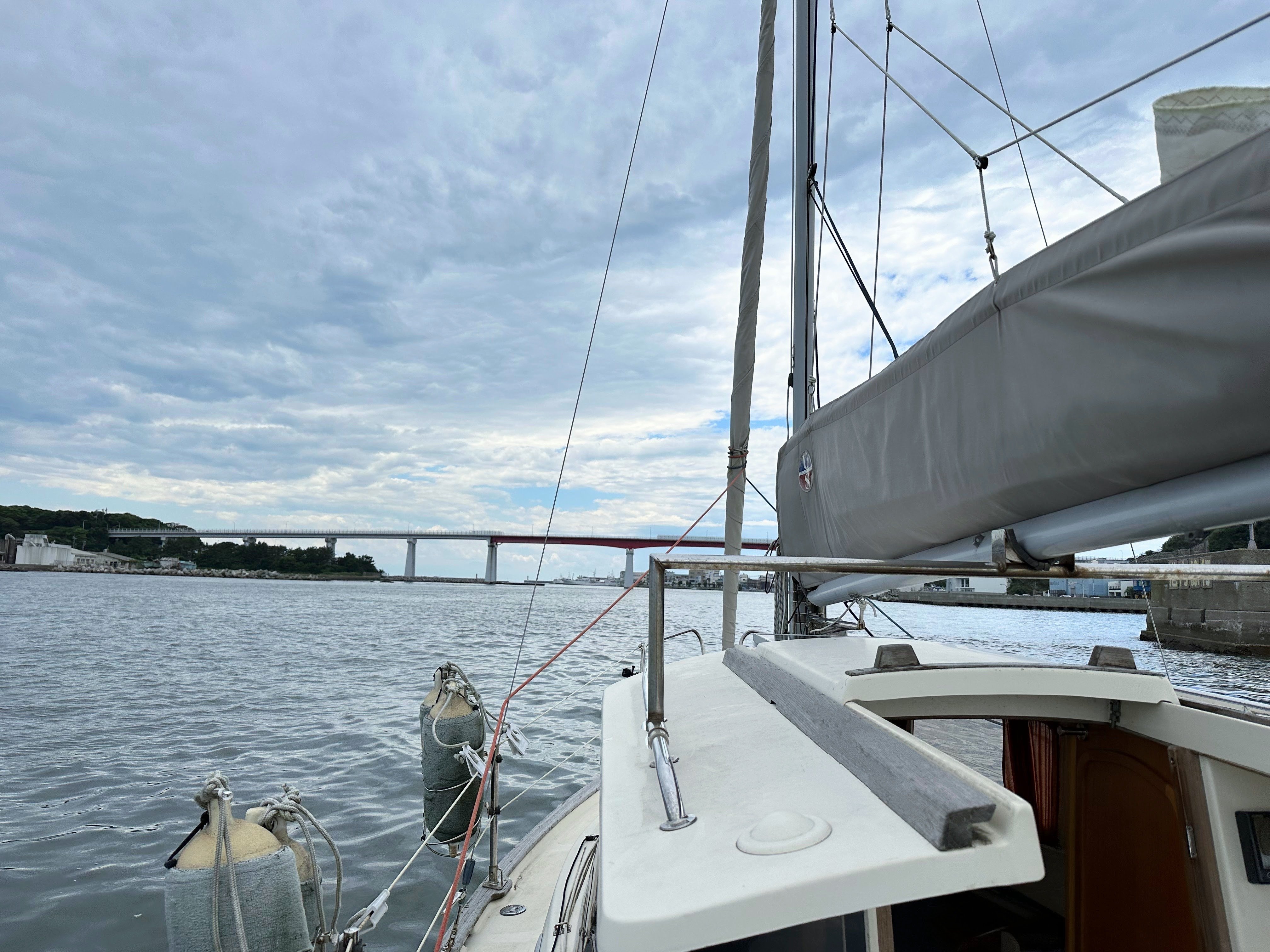 水彩画「諸磯湾のヨット」 水彩画 ヨットに鳥が舞う 絵画 makochin 通販 17217000｜Creema