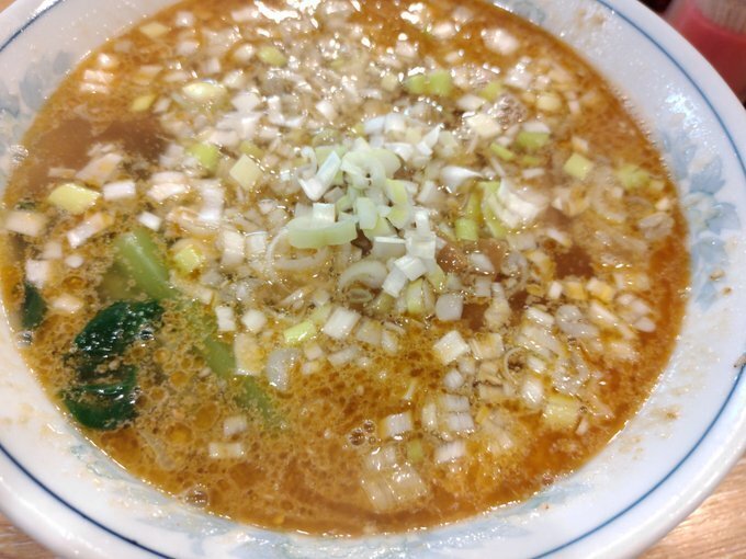 中華レストラン胡弓さんで辛味ゴマソバをいただきました。細い麺にスープが絡んでおいしかったです。ごちそうさまでした！