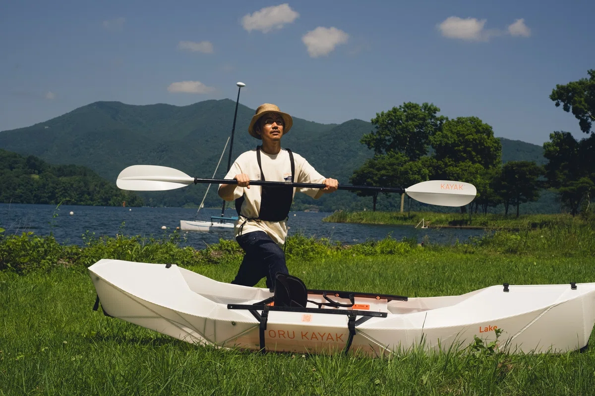 重量7.7kg！折りたたみ式の「オルカヤック」は、野尻湖を満喫する夏の 
