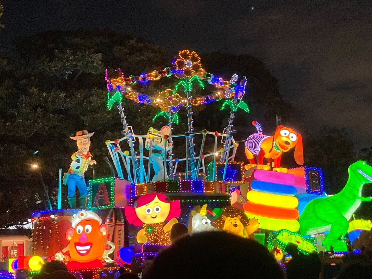 2年ぶりに訪れたディズニーランドは良くも悪くも熱狂していた｜かかか
