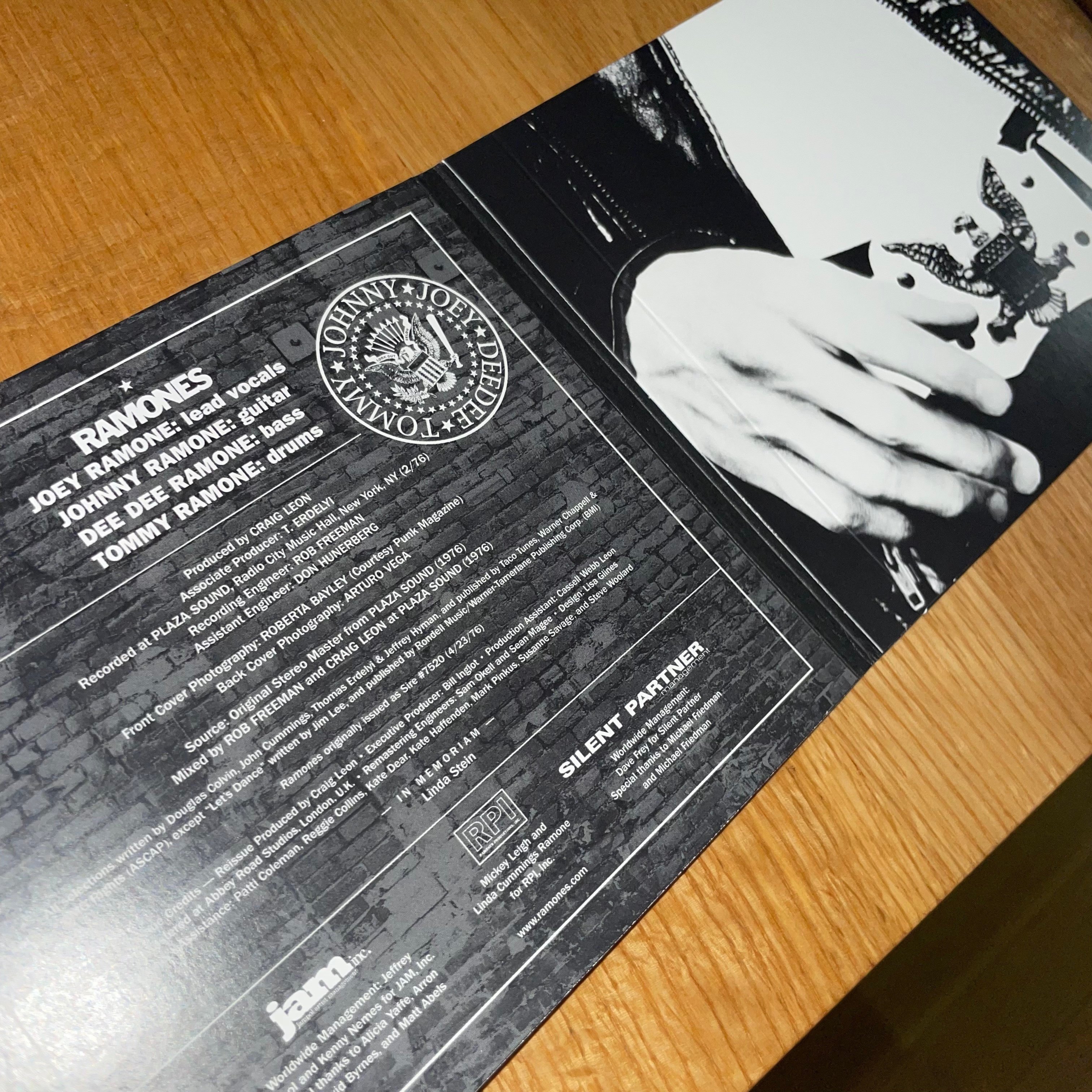 Ramones の『Ramones（ラモーンズの激情）』を聴いてみた編