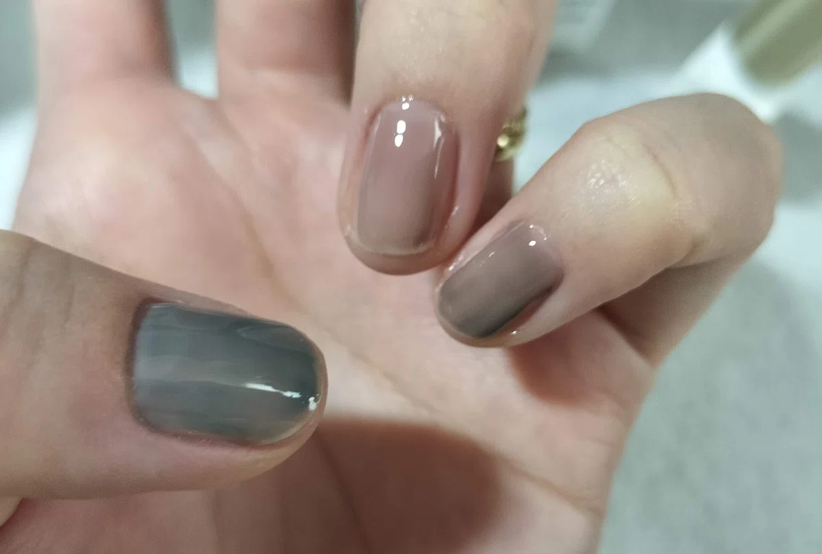 最近買ったジェルポリッシュで。深爪×ニュアンスネイルが一番好き｜kw