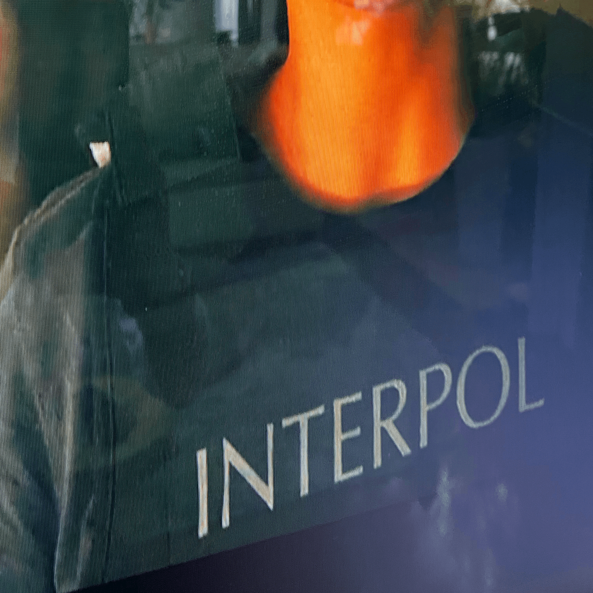 インターポール」のロゴと書体“Optima”｜しじみ ｜デザインを語るひと