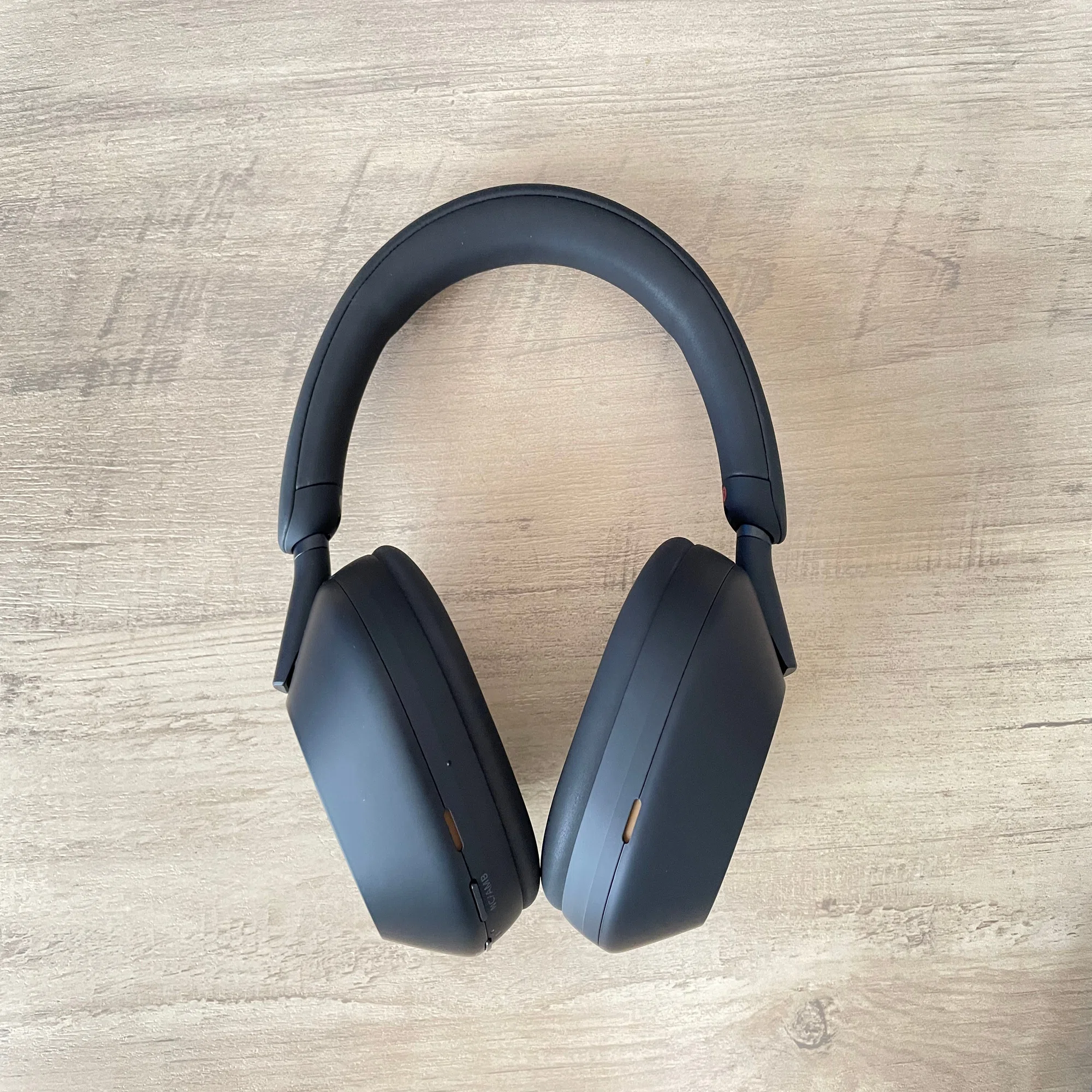 ワイヤレスヘッドホン】WH-1000XM5レビュー｜Lemon