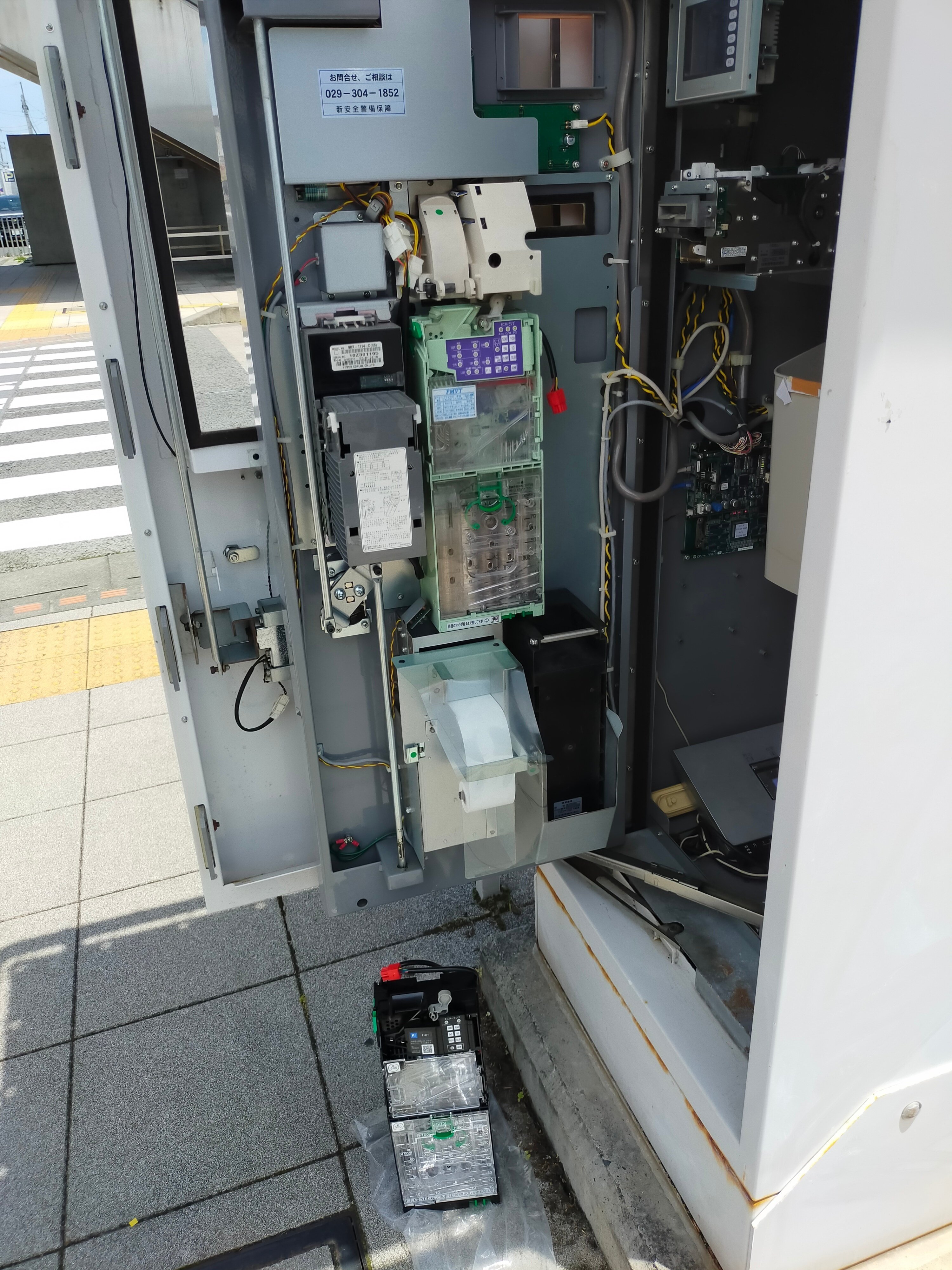 コインメック　令和発行新500円玉対応　富士電機製　FDVT451BW　1台 ✡️[富士電機]新500円対応コインメックと新1000円紙幣対応
