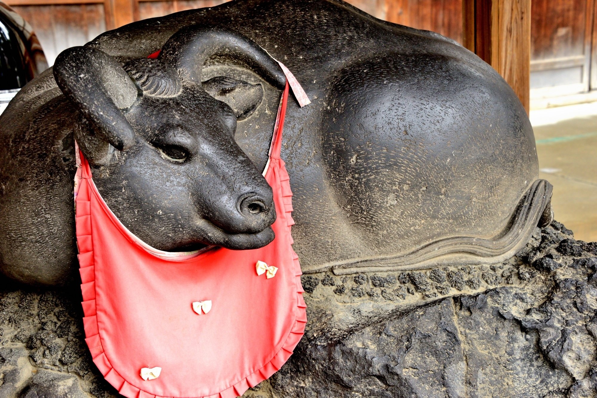 【AAA級呪物】菅原道真の霊獣「知輝牛」 Amazon.co.jp: 牛乗り 菅原道真 銅製 箱付 彫刻 置物 開運 風水 骨董