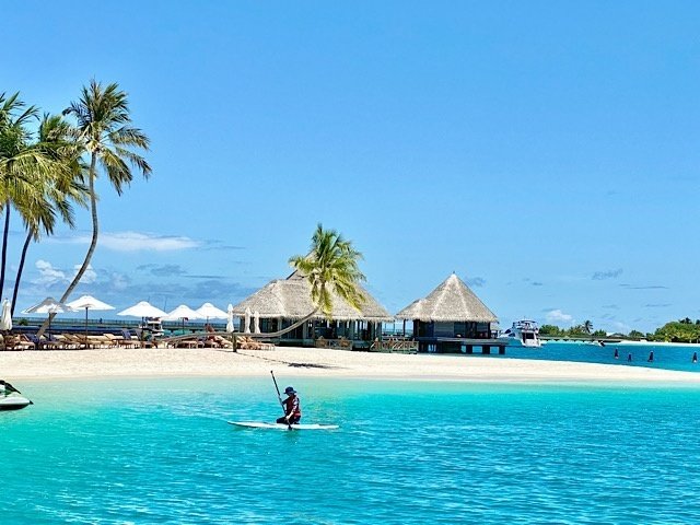 透明度抜群！モルディブの海でマリンスポーツやり放題！｜戸川みゆき