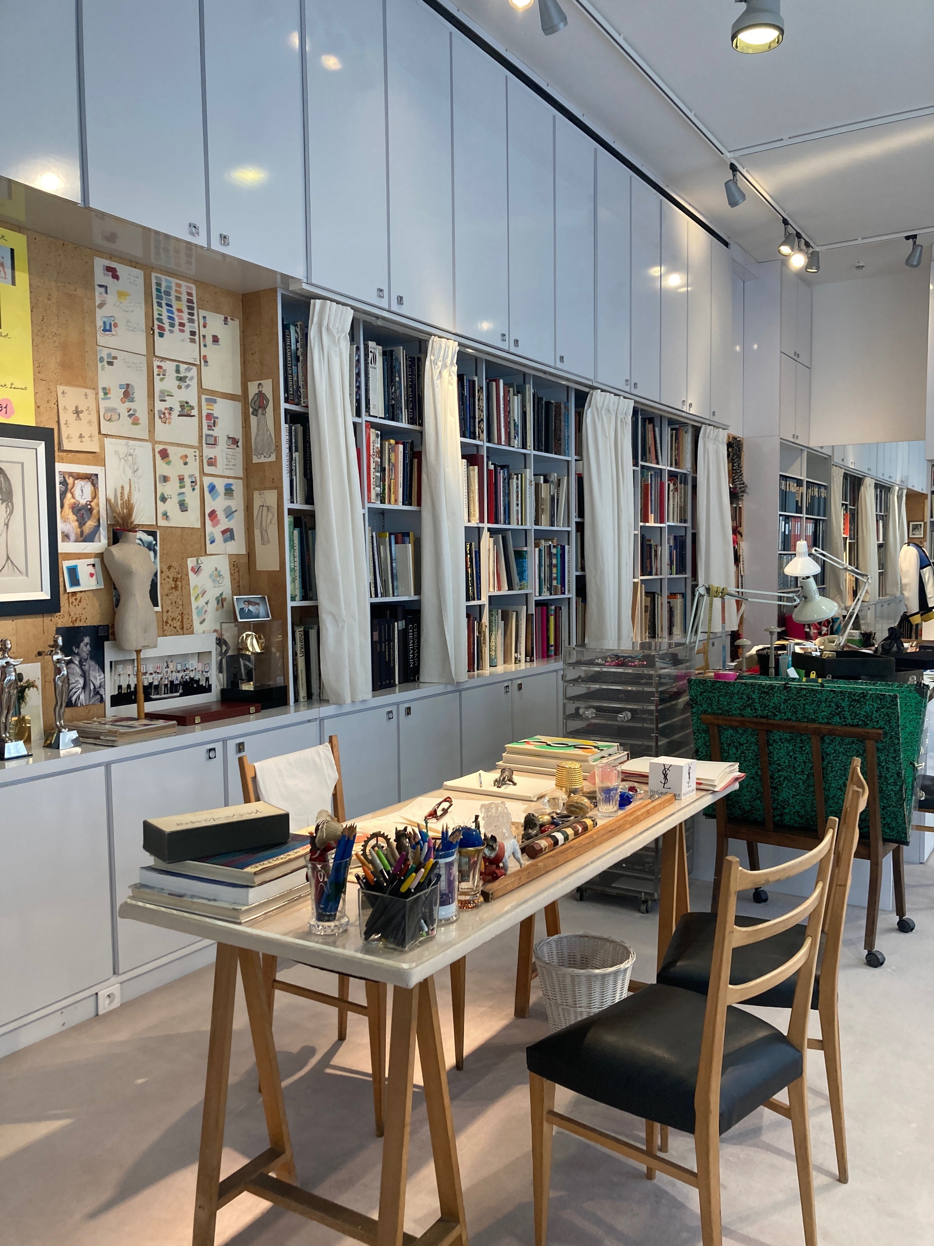 イブサンローラン美術館　パリ　洋書　イブサンローラン 来館のご案内 - Musée Yves Saint Laurent Paris