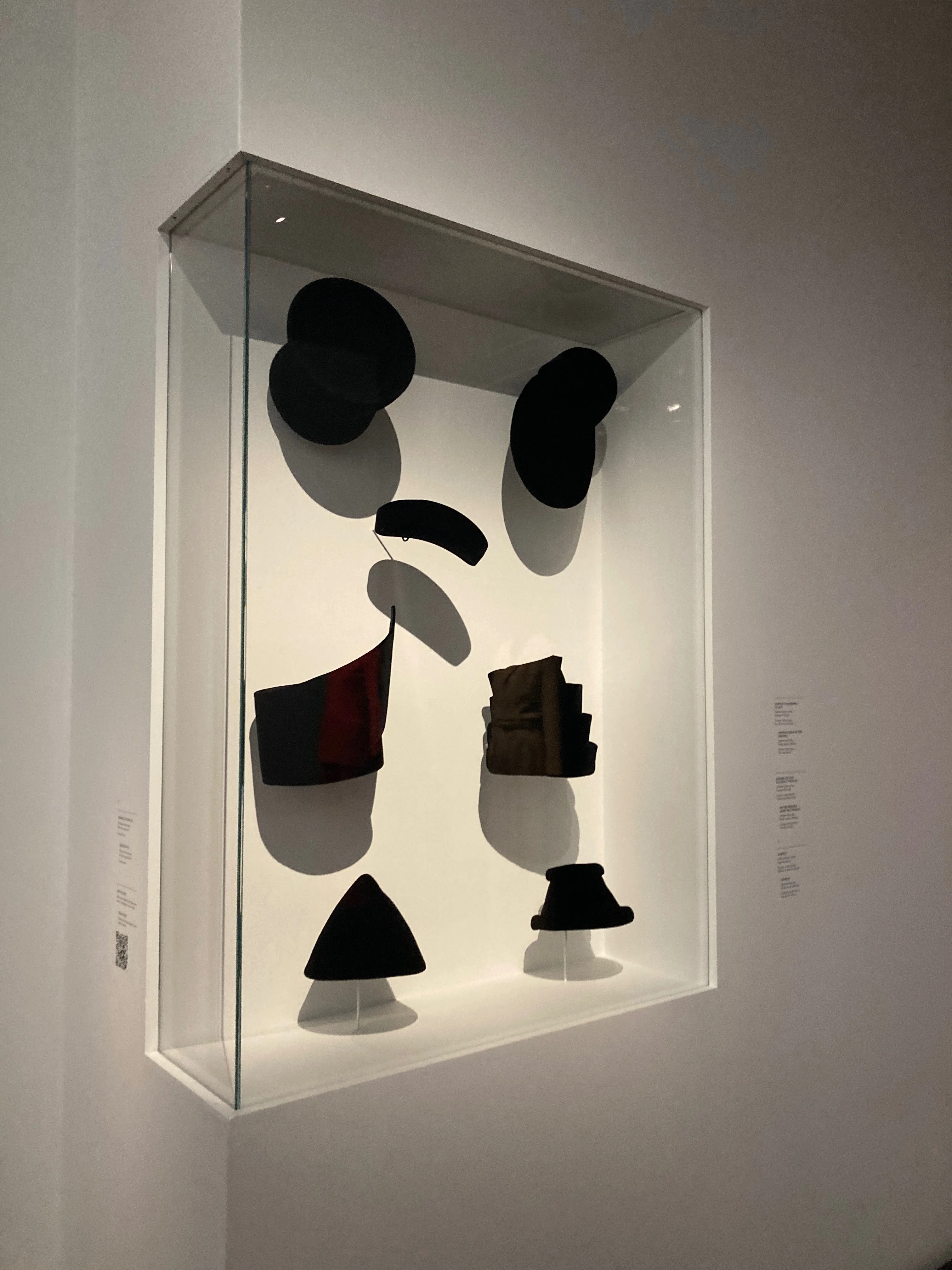 YVES SAINT LAURENT – SHAPES & FORMS: サンローラン美術館パリより