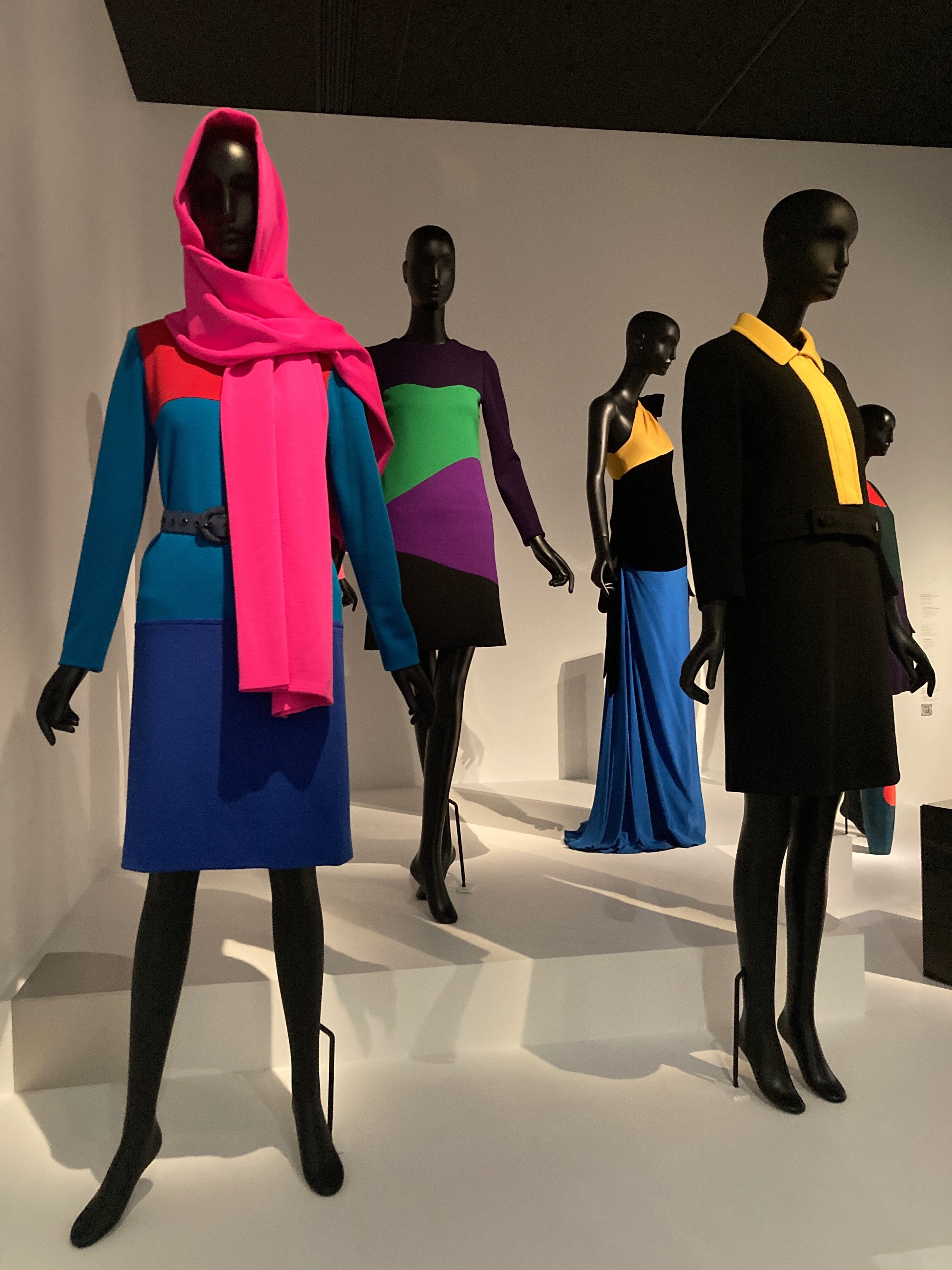YVES SAINT LAURENT – SHAPES & FORMS: サンローラン美術館パリより