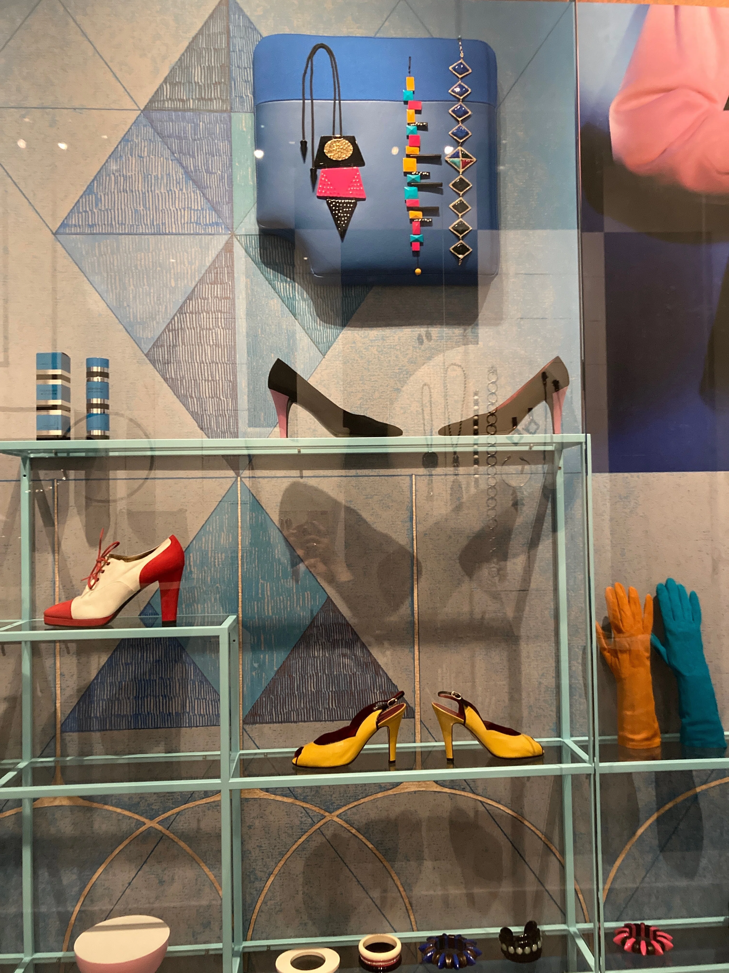 YVES SAINT LAURENT – SHAPES & FORMS: サンローラン美術館パリより