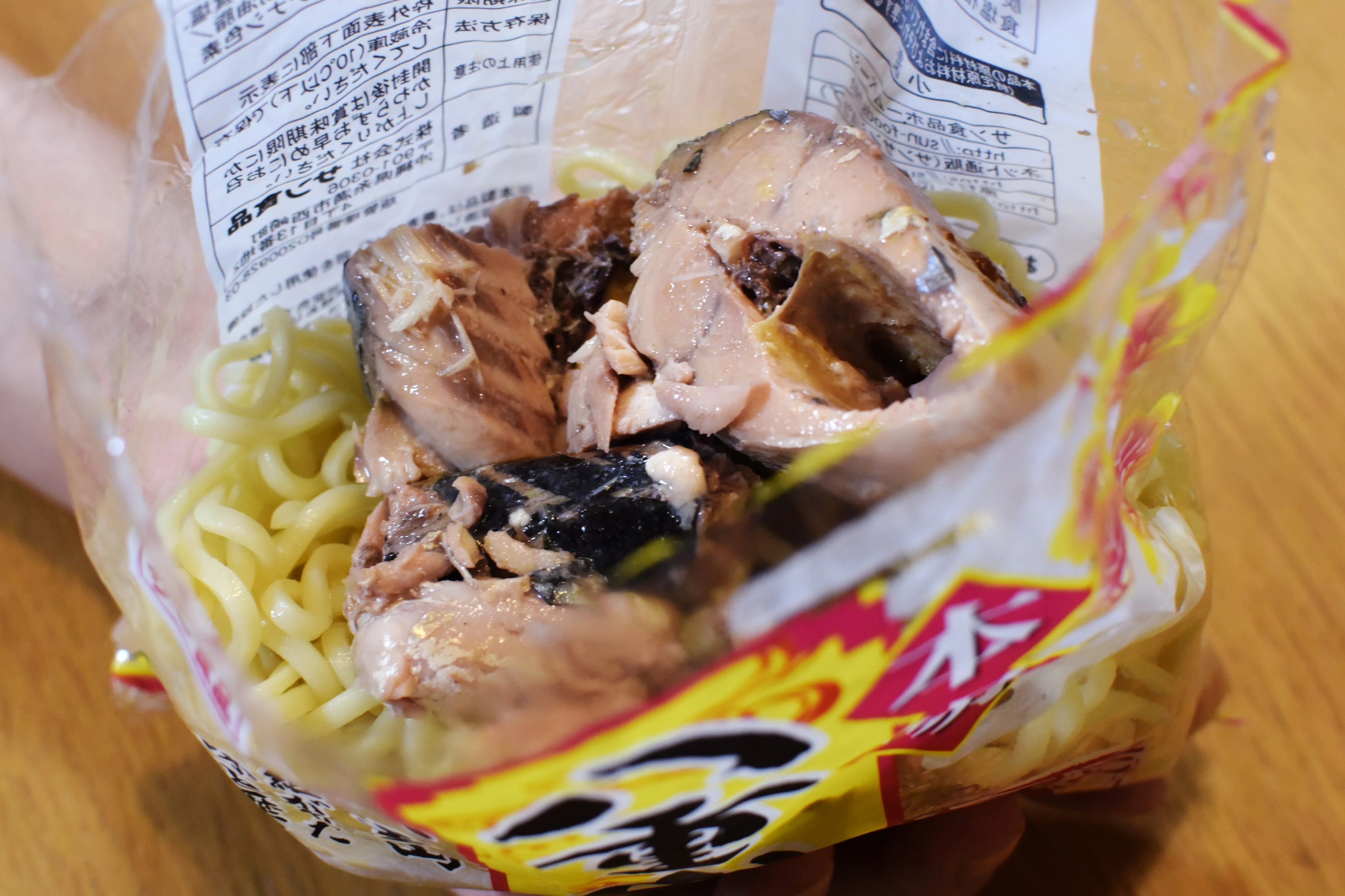 袋に入れて揉むだけ！石垣島「からそば」｜サバやし@サバ旅