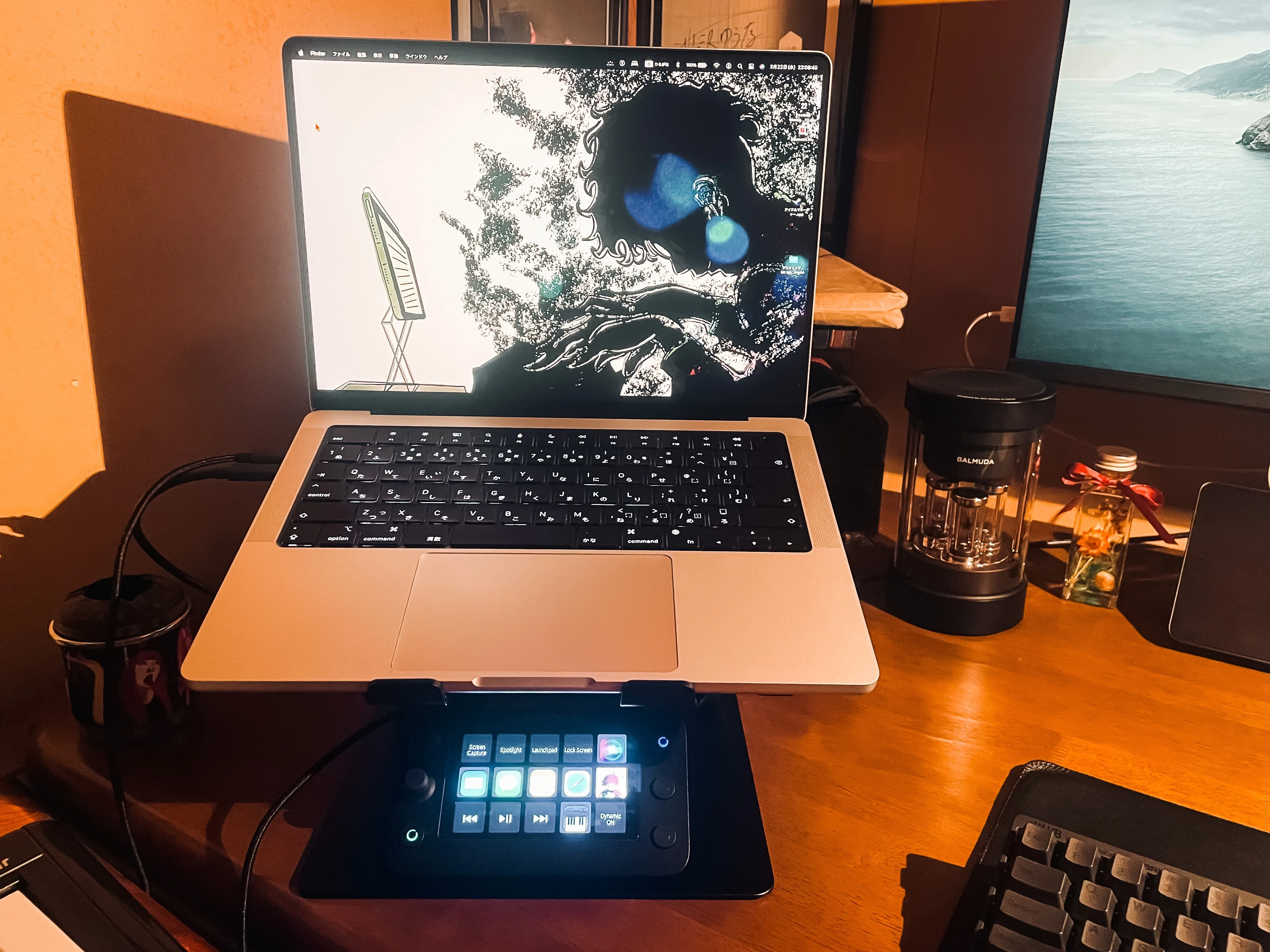 MacBookおすすめアクセサリ6選】をMacBook歴5年の”ガジェット好き書店