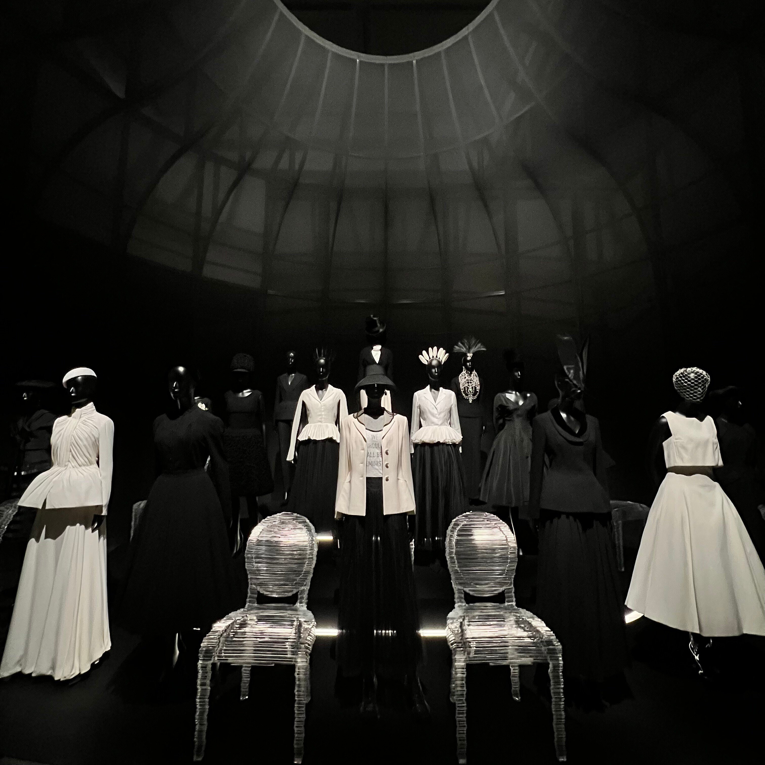 Dior写真集 /デマルシェリエの直筆サイン本 Dior the Legendary Images: Great Photographers and Dior | 誠