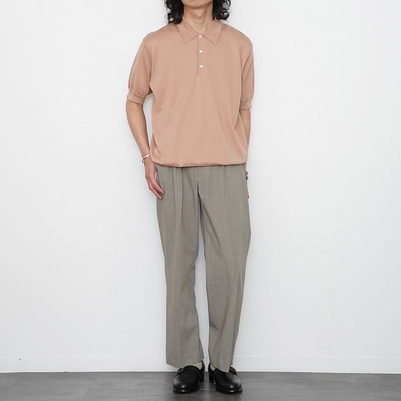 Tシャツだと少し物足りない、、大人な余裕を感じる上質なポロシャツが