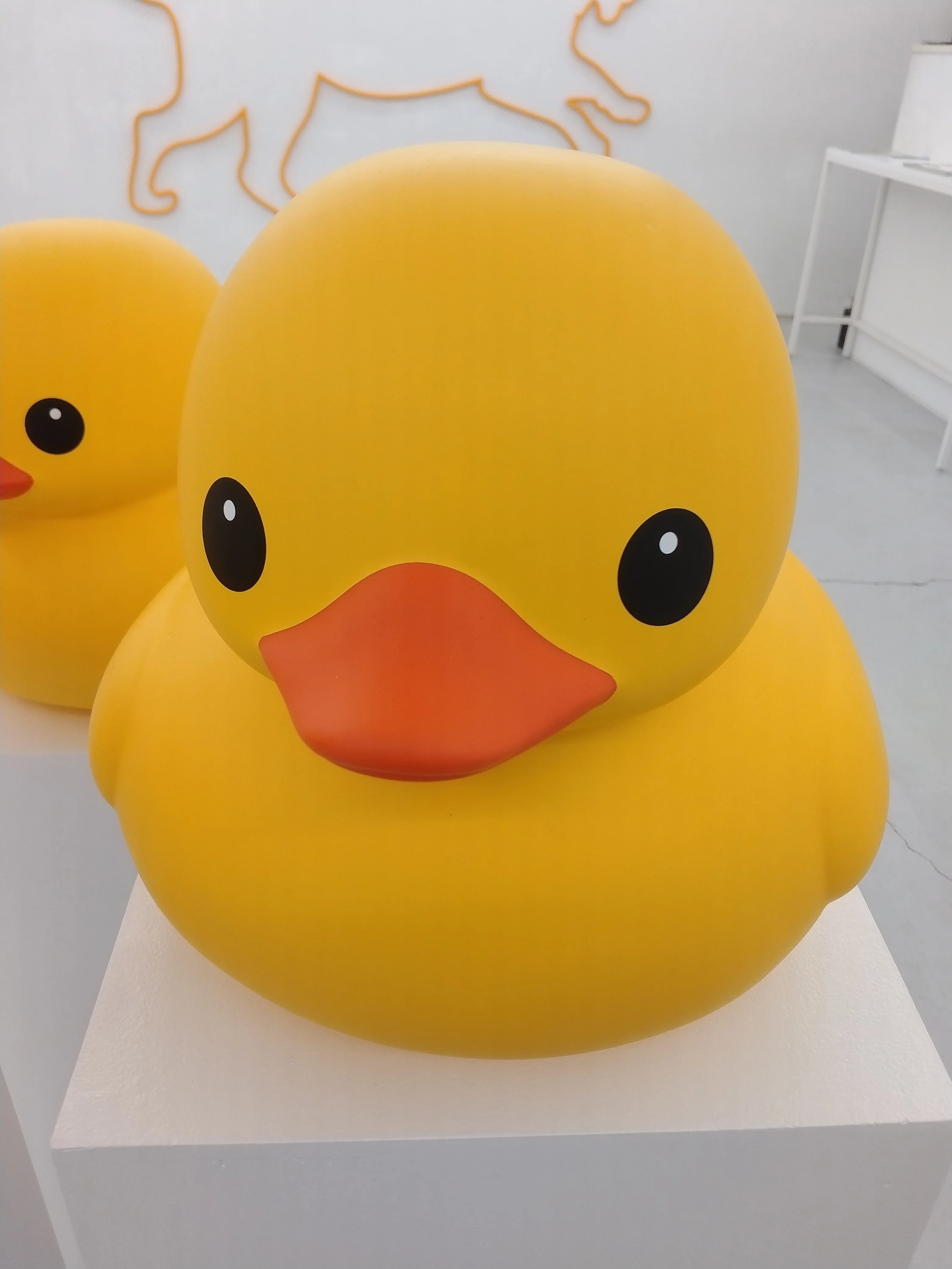 フロレンティン・ホフマン展More Yellow｜eneo