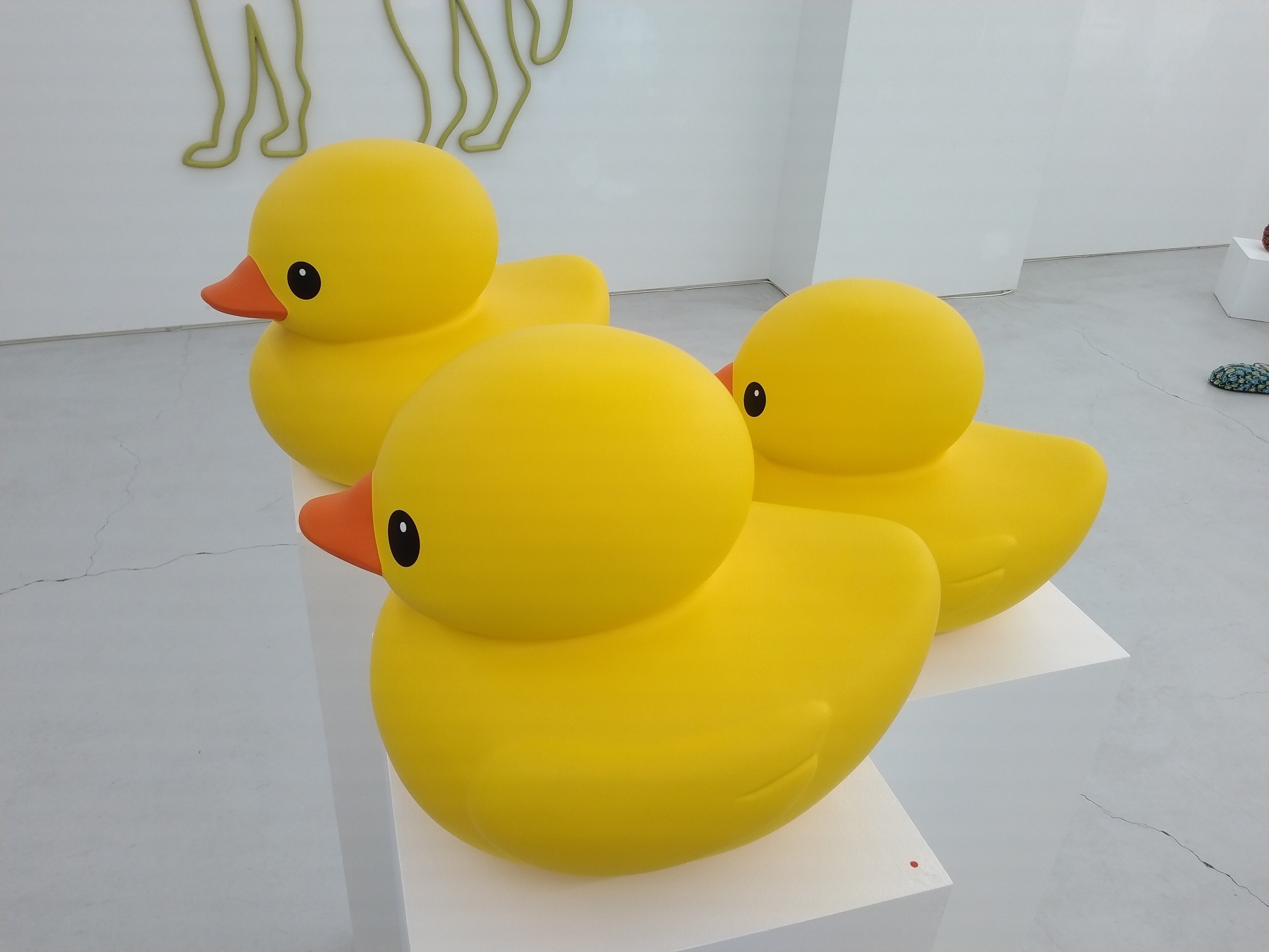 フロレンティン・ホフマン展More Yellow｜eneo