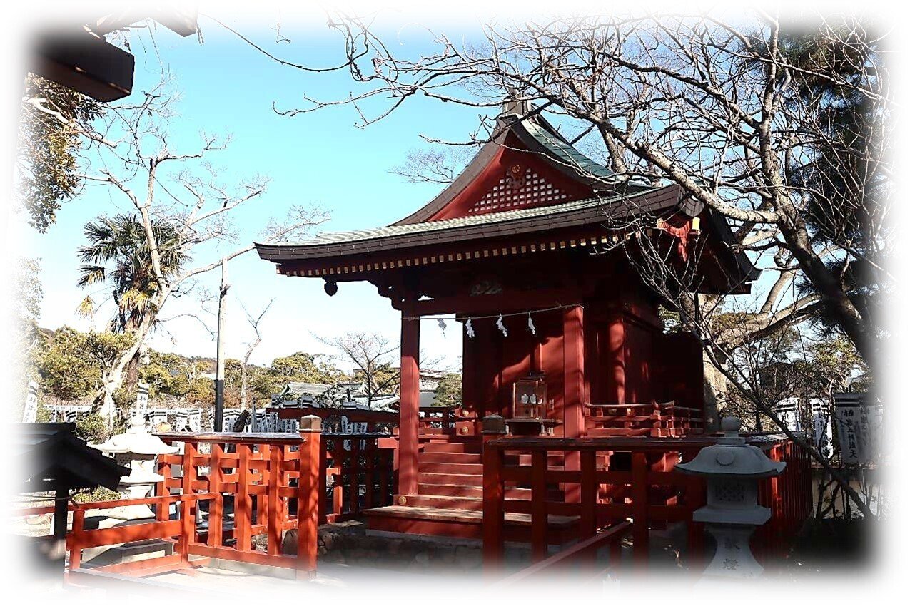 鶴岡八幡宮境内社 「旗上辨戝天社」｜wabi・sabi