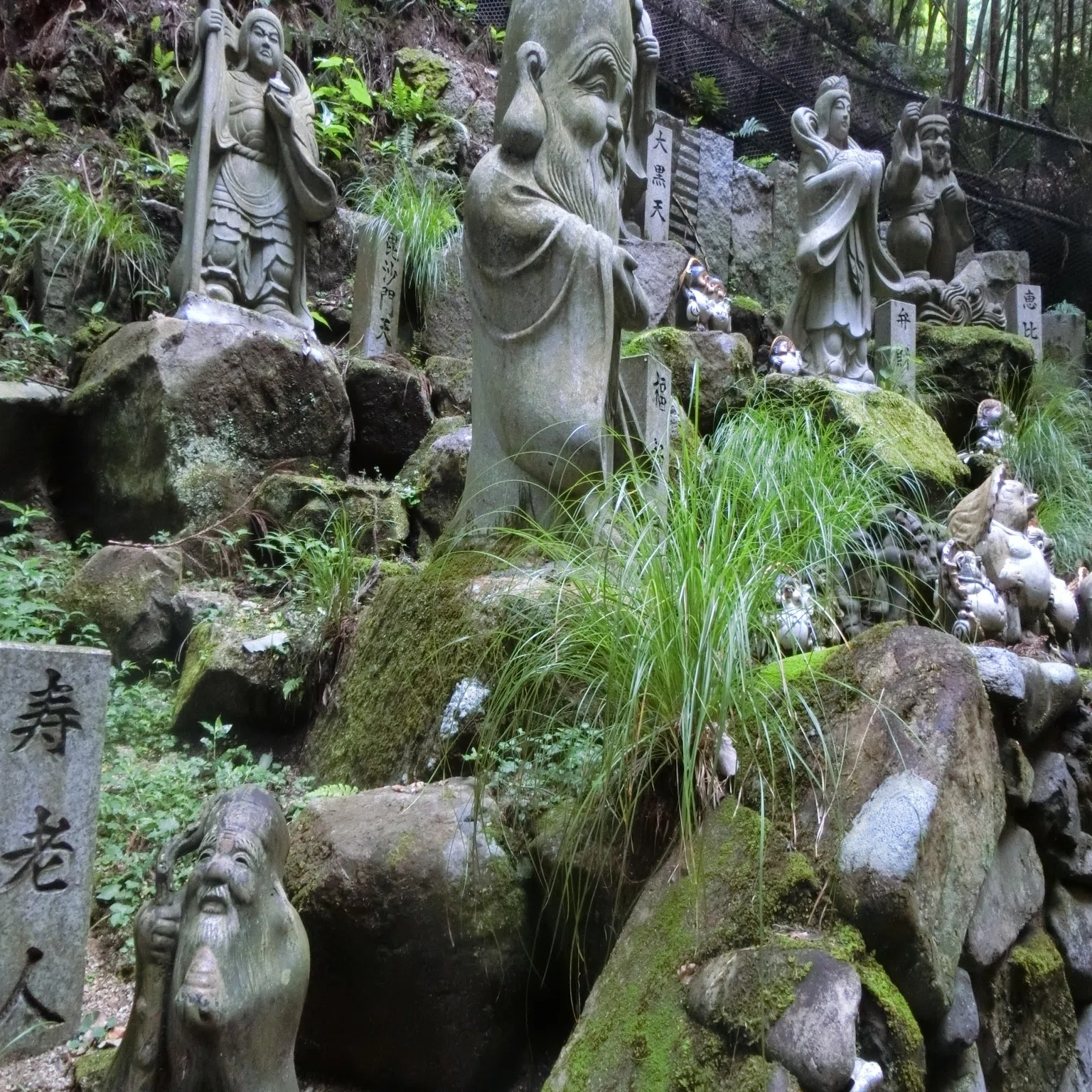 コワッ石仏不動明王「狸谷山不動院」狸オブジェを探せ【白川通東域 