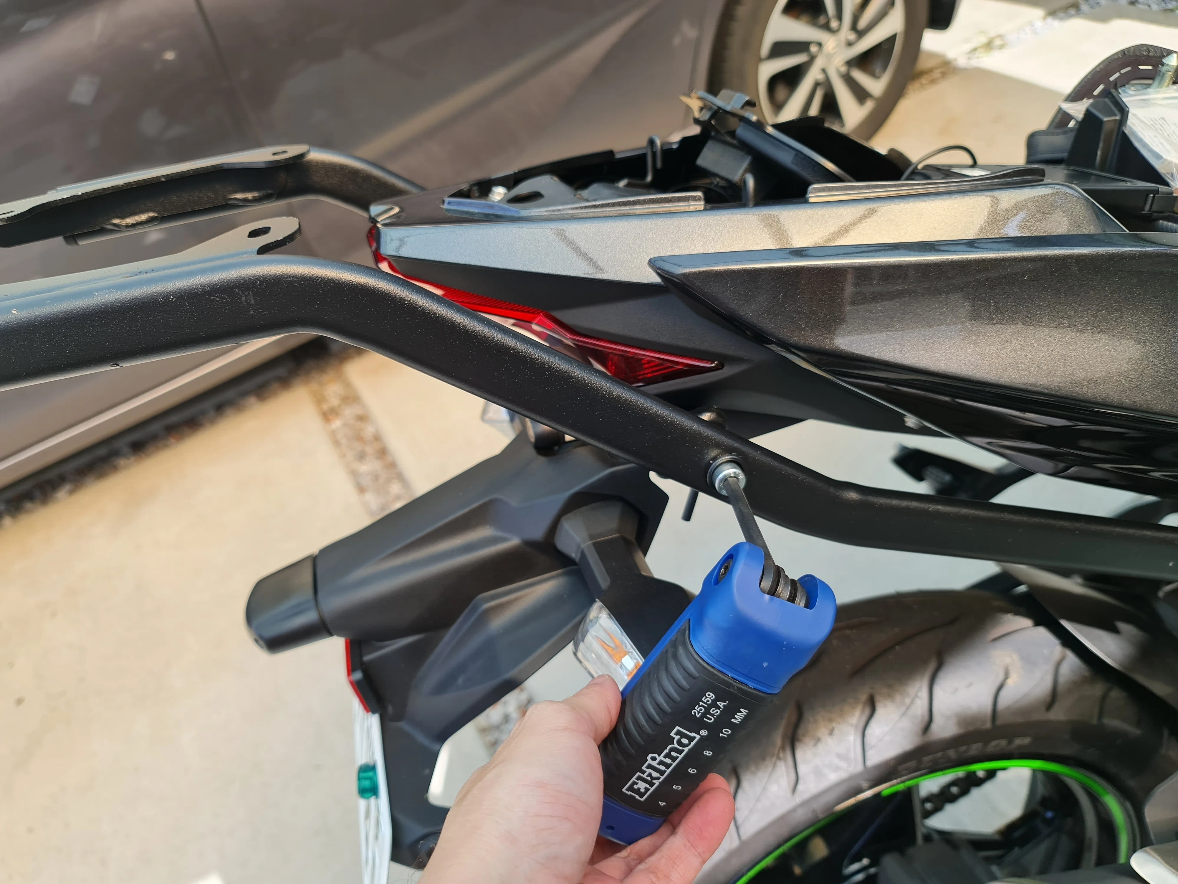 GIVI社製 キャリアラック装着手順 ＊Ninja250 2018年以降向け｜Koda
