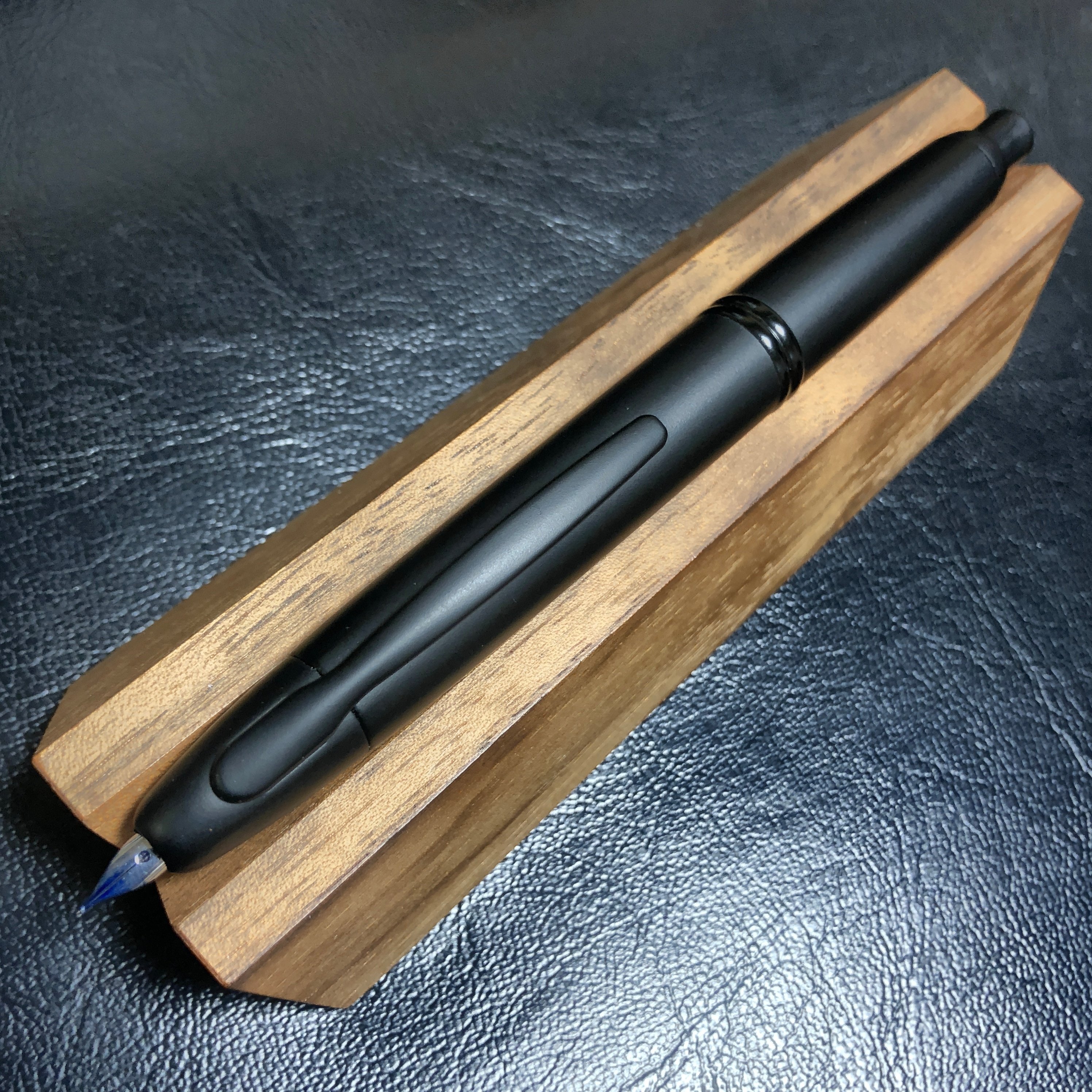 万年筆回顧録『羽毛のタッチ』第六回｜タキオン=フィンク