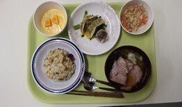 夕食は、企画グループの生徒たちが考えたリクエストメニューでした！