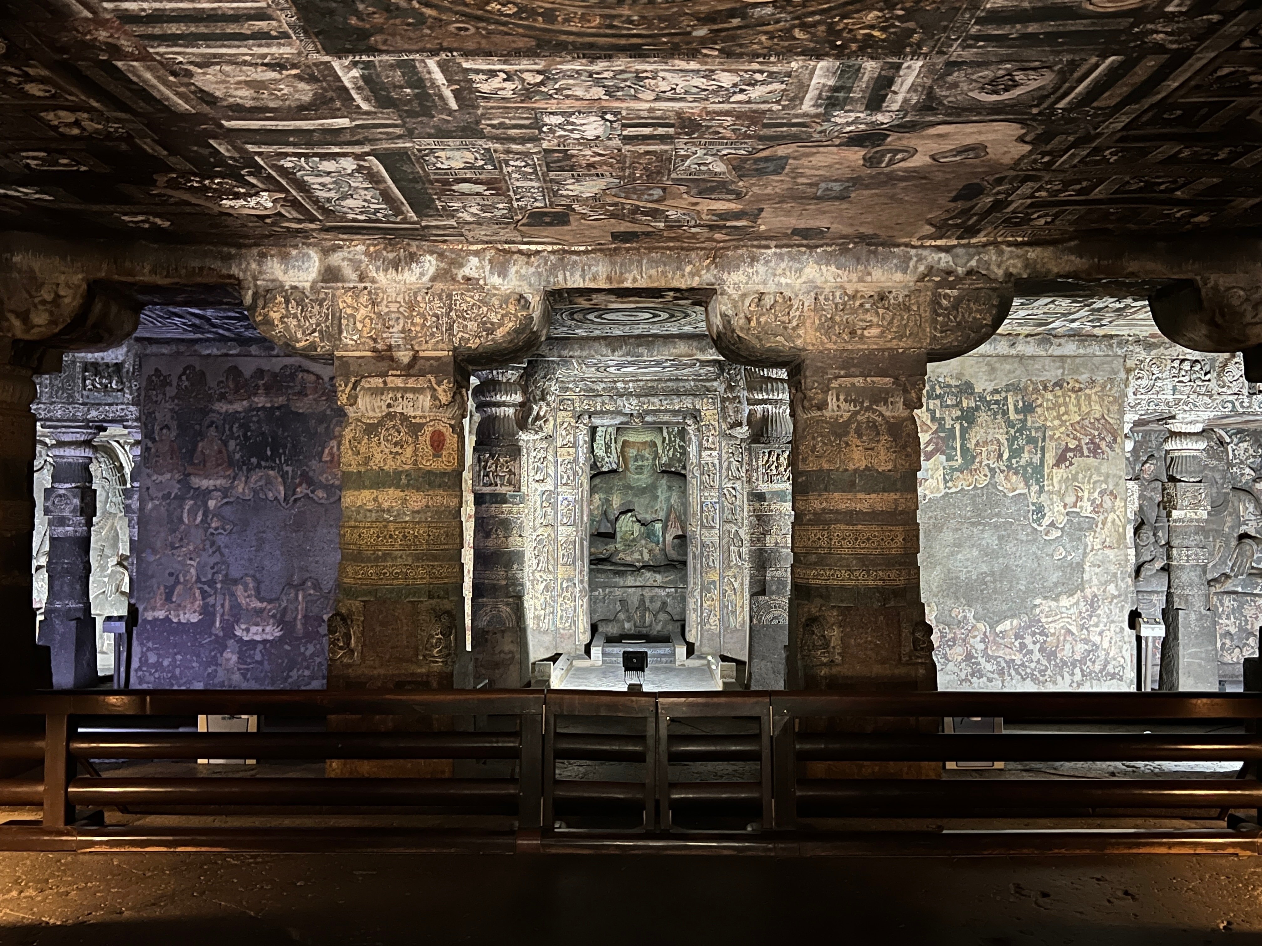 インドの洞窟壁画と作者のいない未来｜安井鷹之介_TakanosukeYasui