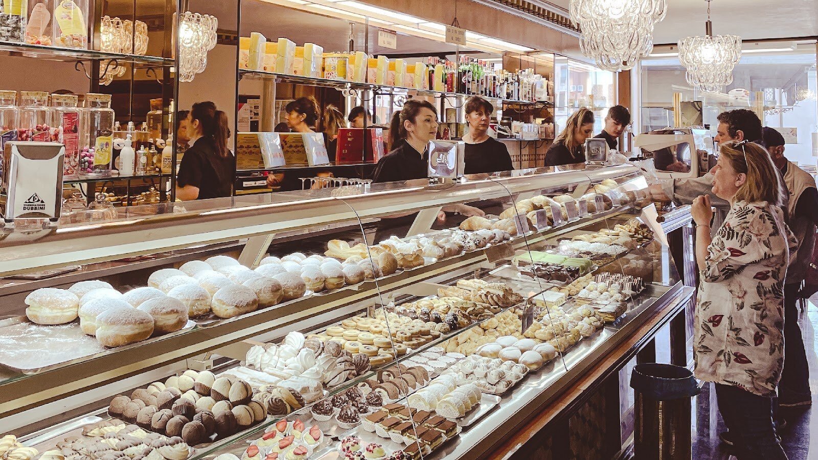 ベネチア郊外の小さな町へ。130年以上の歴史あるパティスリーを訪ねて