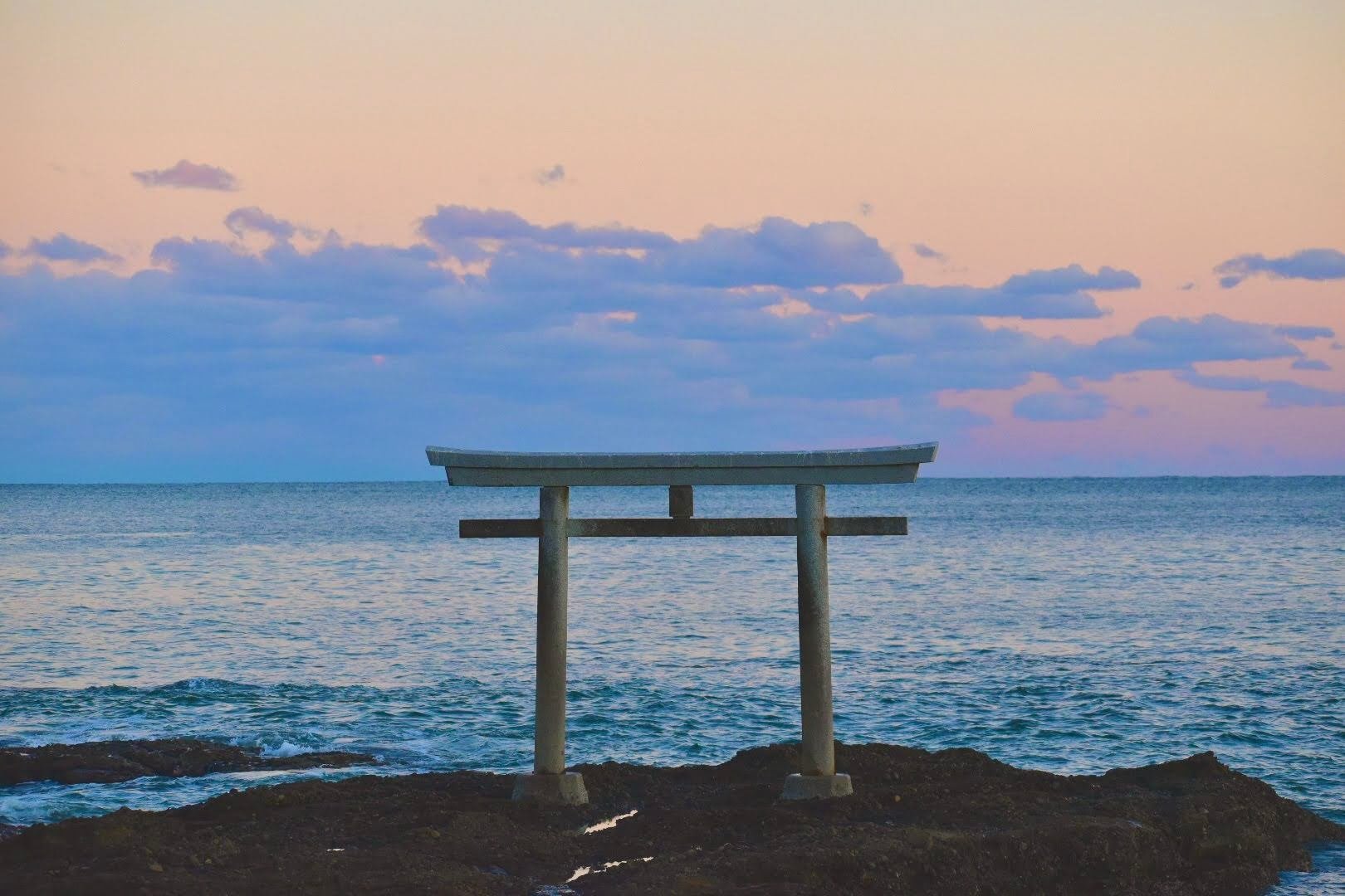 Photo.15 ~海を見守る鳥居~｜Ken | 星野リゾート
