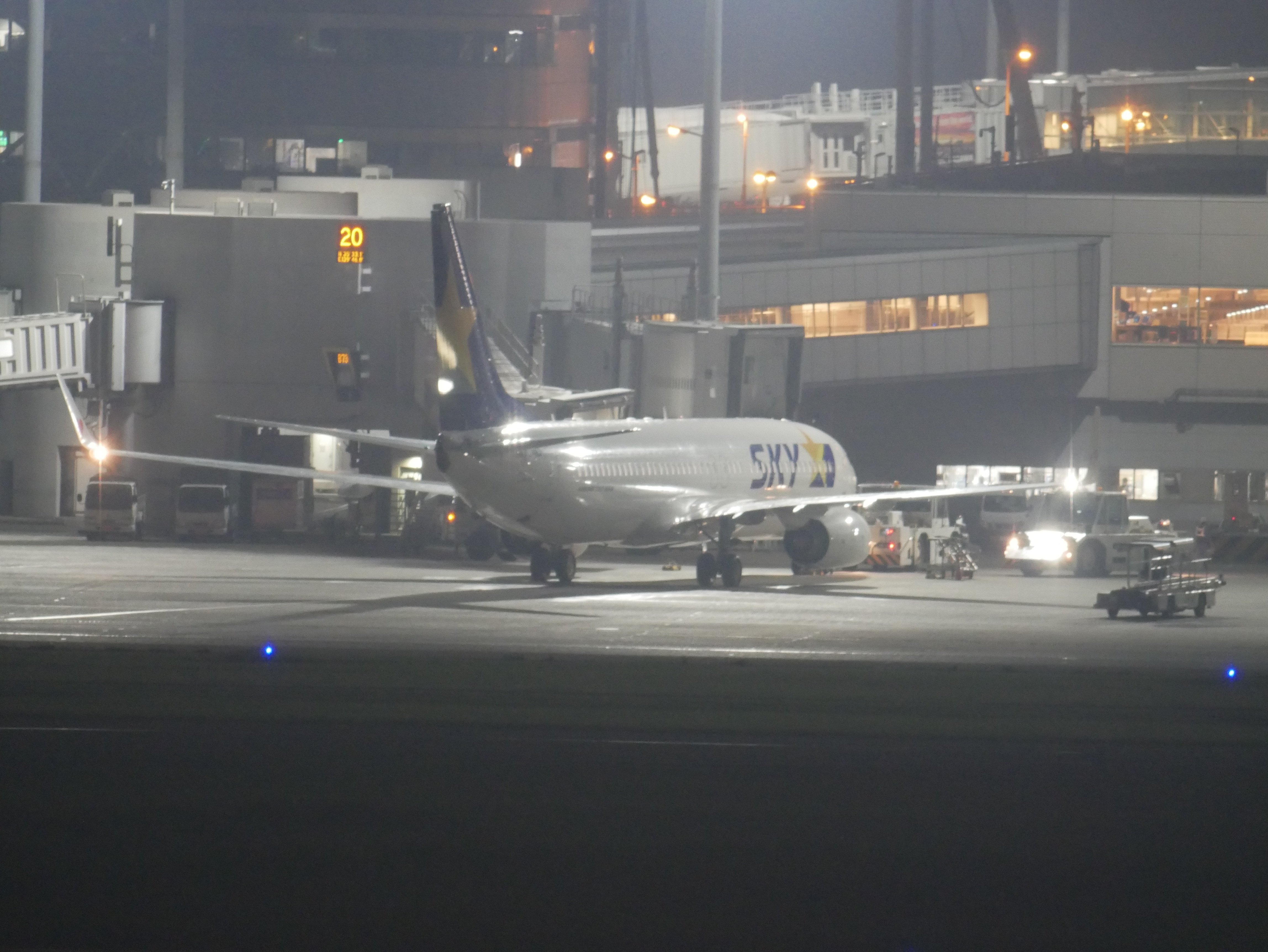 MINOLTA ミラーレンズRF ROKKOR 500mm F8を持って羽田空港に行ってき