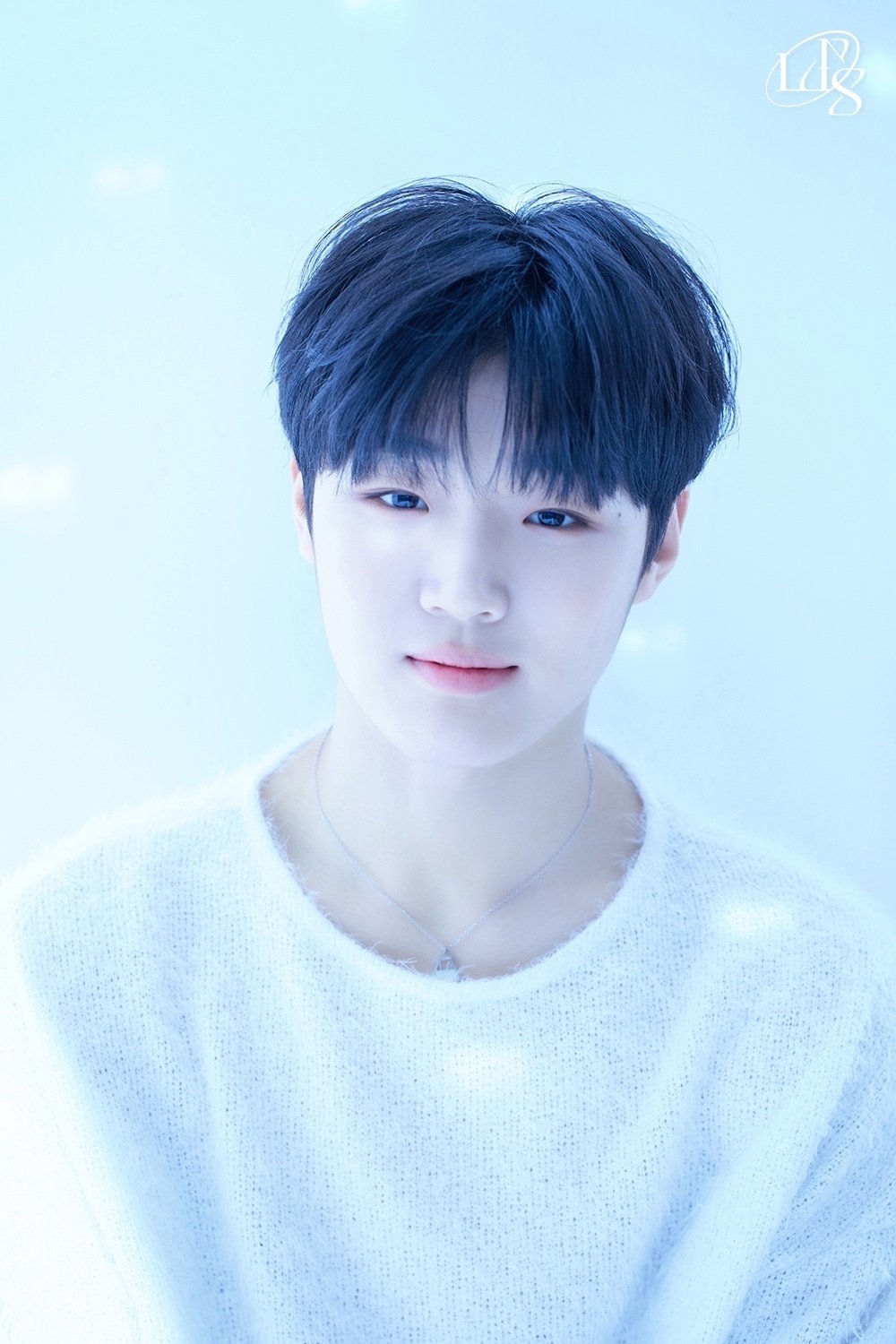 LUN8 ルネイト itta ジュヌ 준우 証明写真 74997-74-