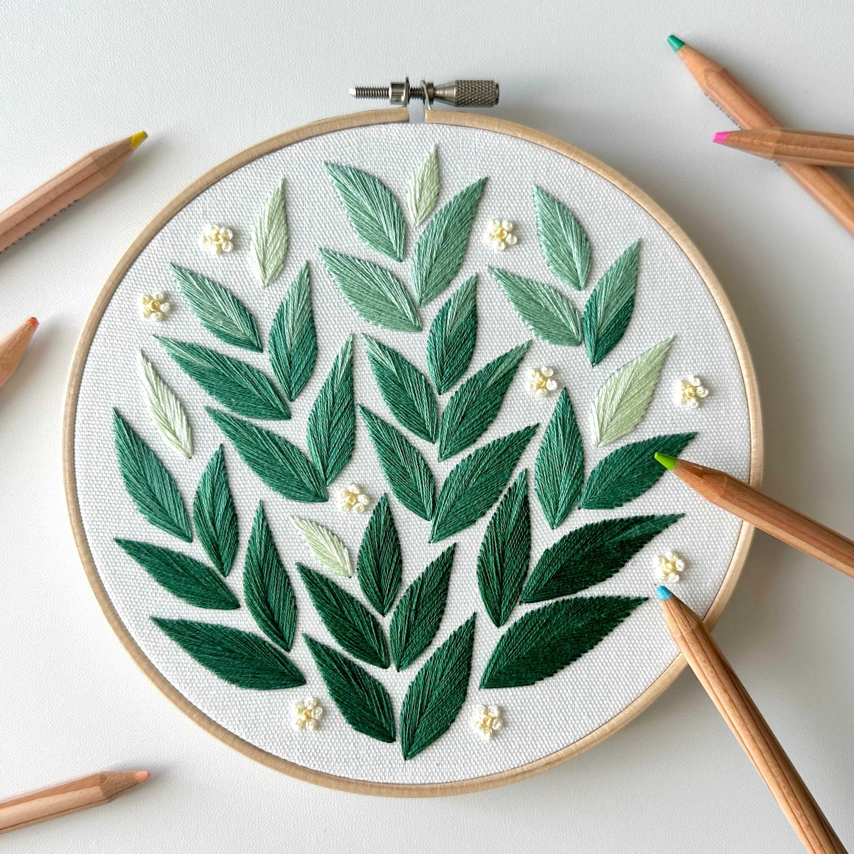 刺繍アート作品 緑色フレーム付き PDF図案「水面に揺らぐ緑」｜はなこまち/刺繍作家