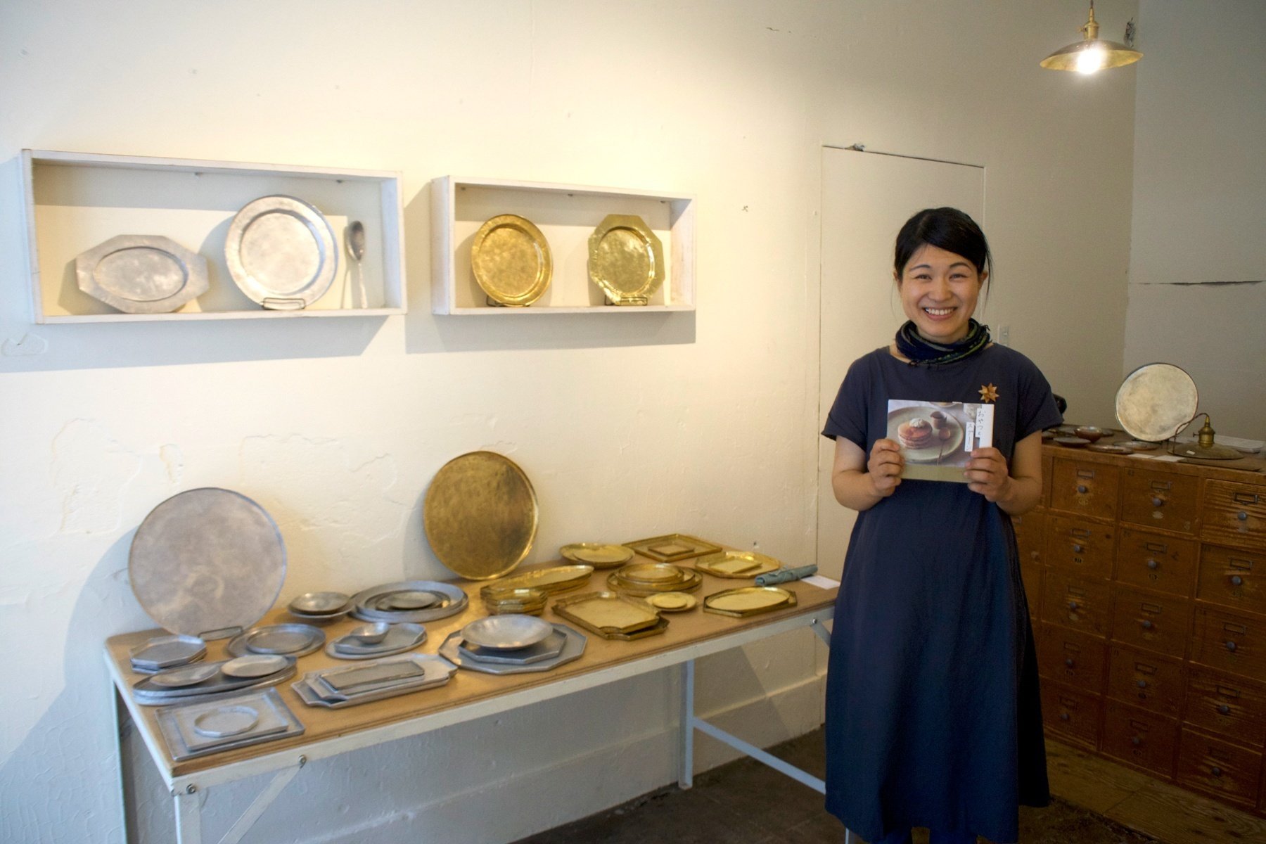 川地あや香さん　円形アルミトレー 川地あや香 アルミトレー