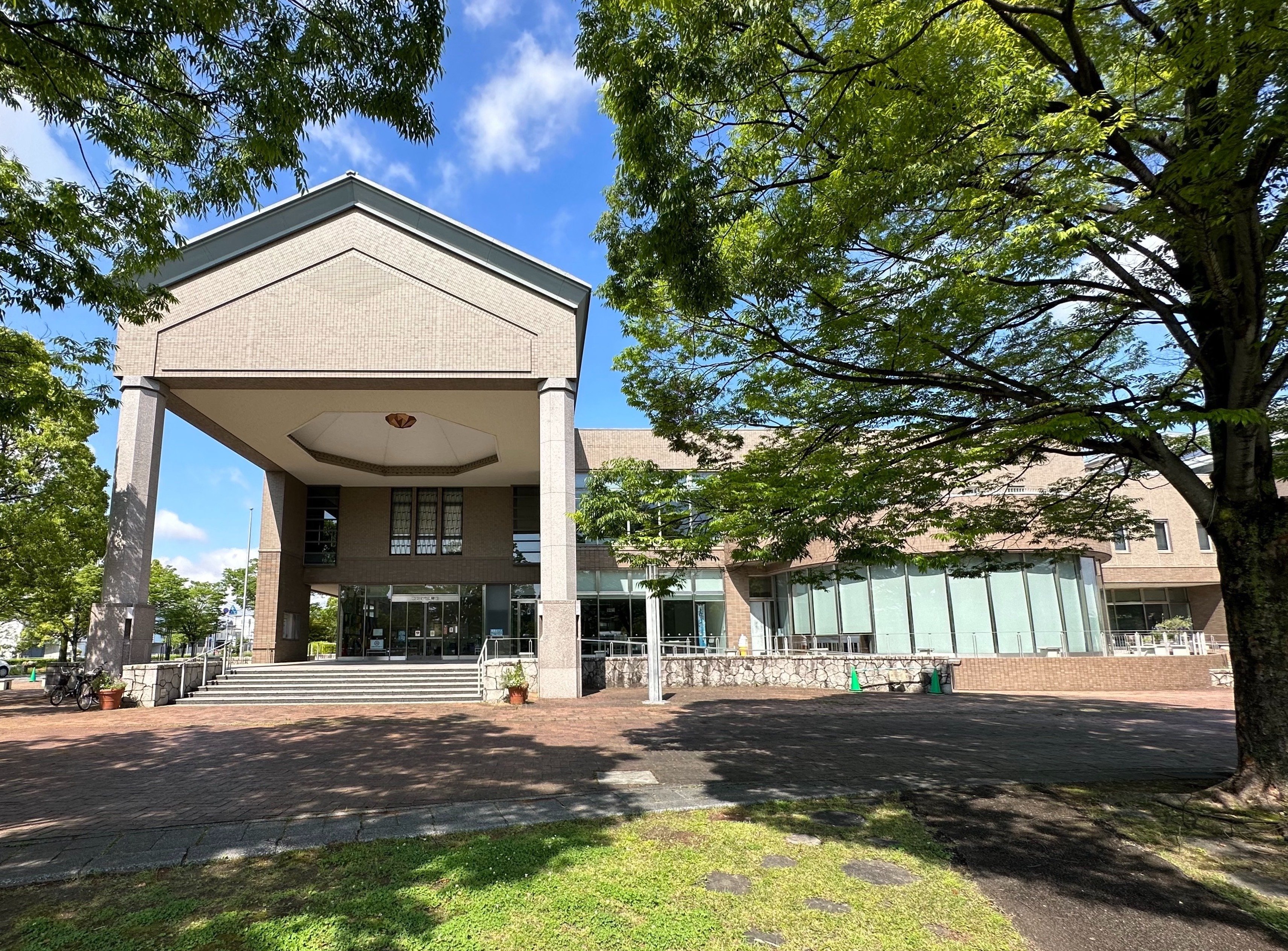 佐賀市にあるもう一つの図書館へ｜sanchi
