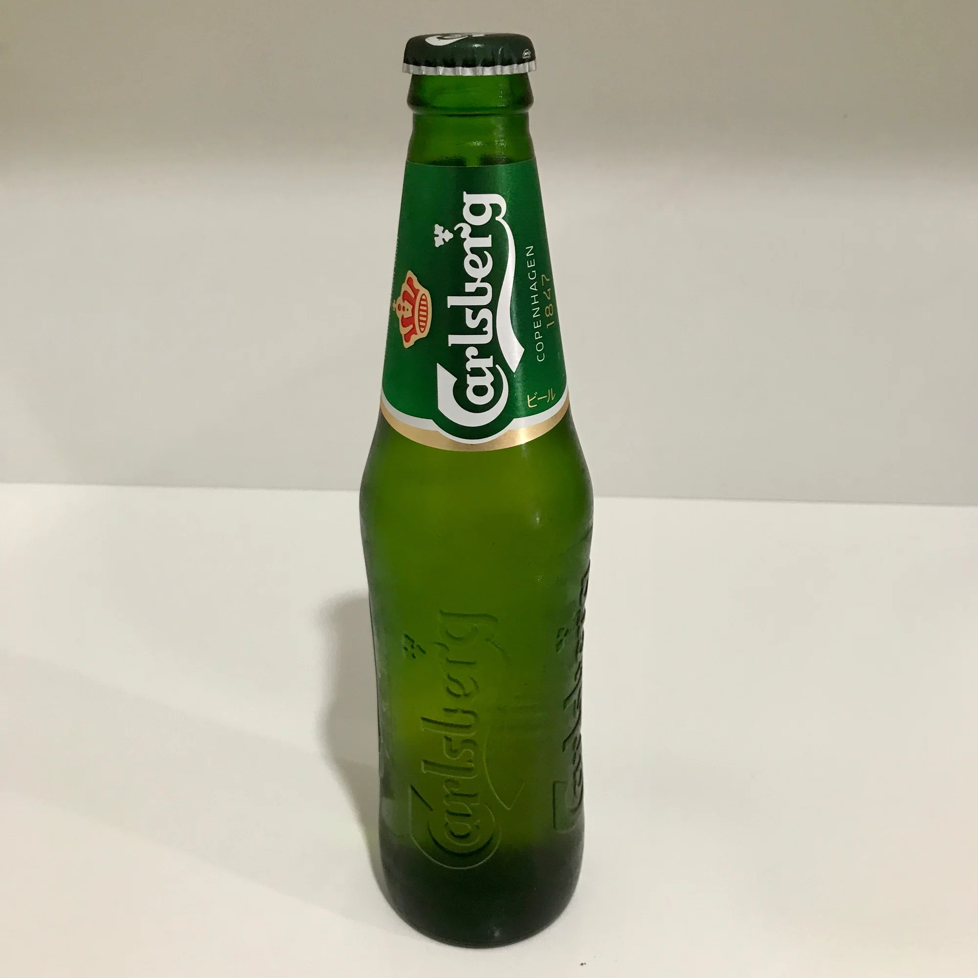 ビールレビュー】伝統ある王室も愛する味-カールスバーグ クラブボトル 