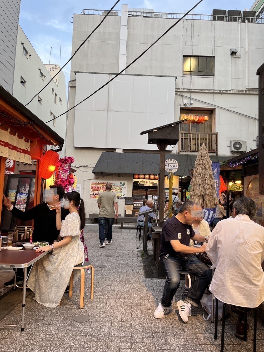 朝市、温泉、絶景、さくらんぼ、昭和レトロ横丁：青森八戸の旅