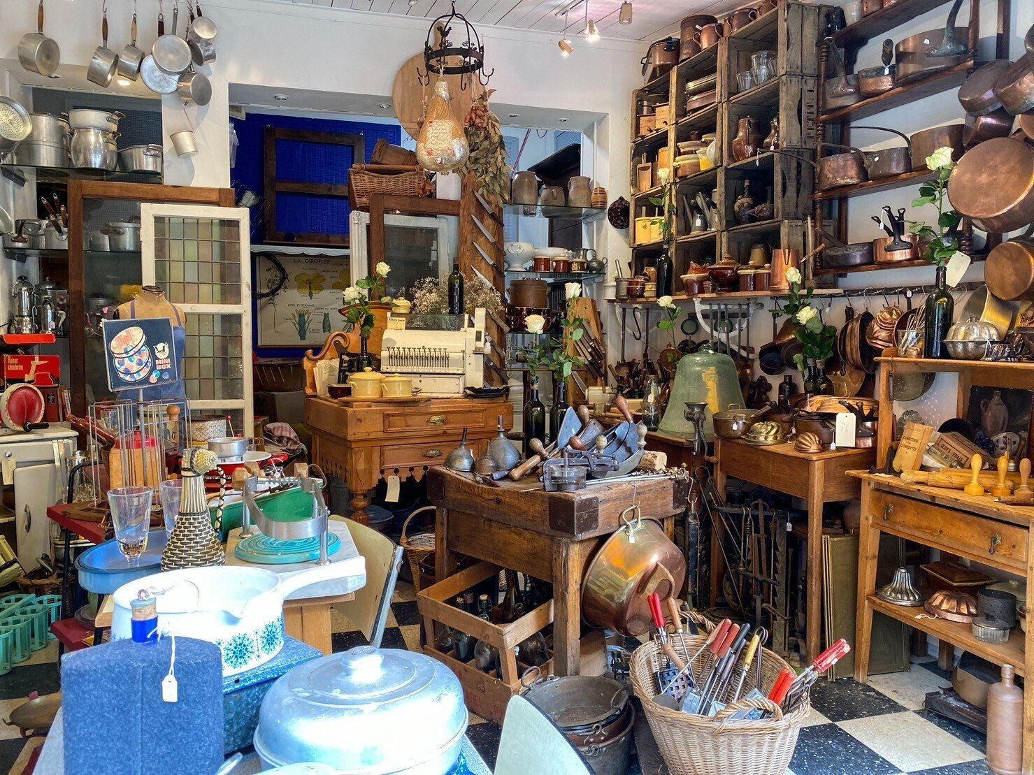 クリニャンクール蚤の市/レストラン𓌉◯𓇋/SOLDES購入品𖠋𐀪𓈒𓂂𓏸】｜NASA