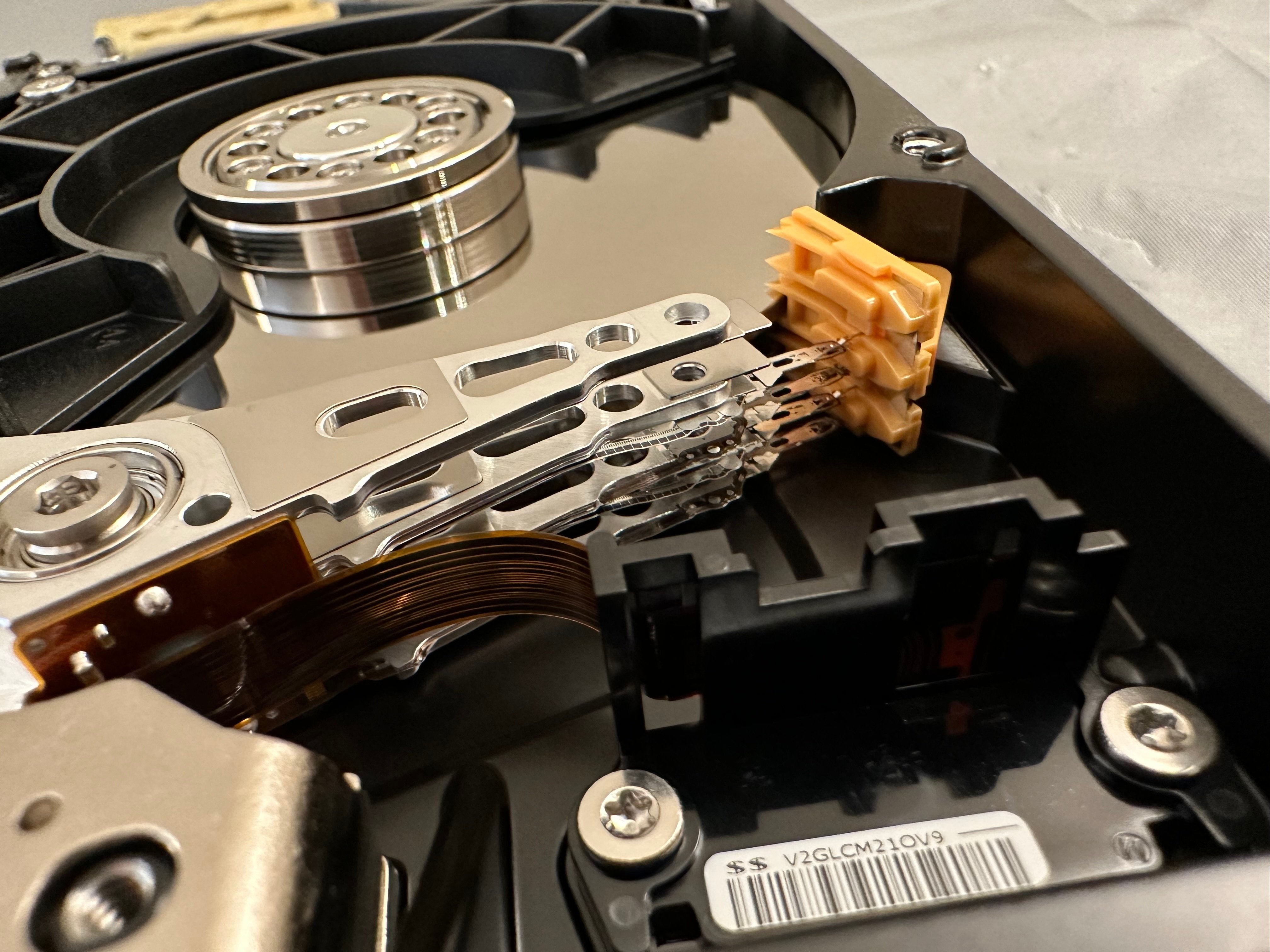 ハードディスクを物理的に破壊してみよう！黒歴史データ抹消・新旧HDD