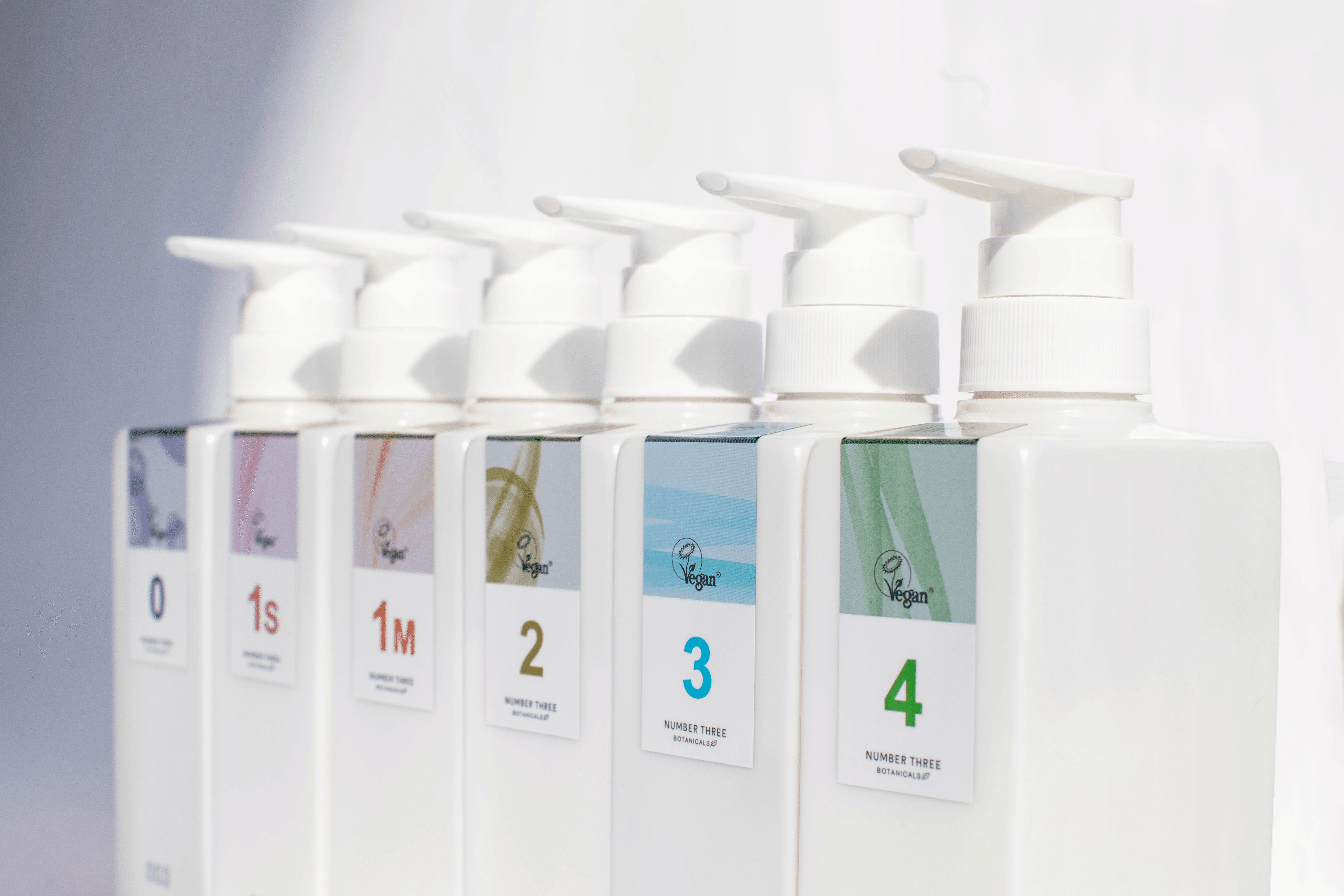 大人の髪に、強さとしなやかさを。サロントリートメントINTIUM