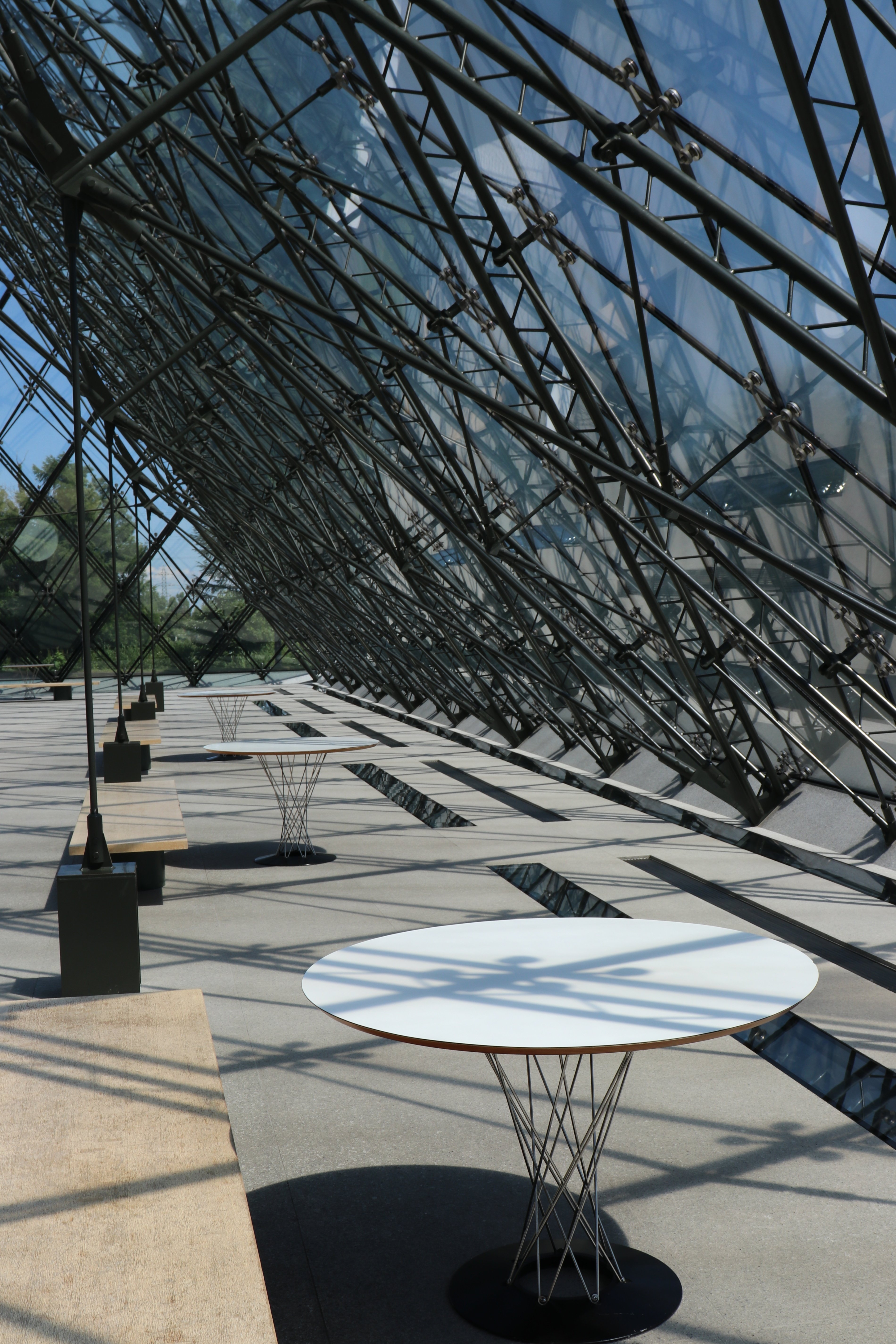 モエレ沼公園③【写真】[ガラスのピラミッド] -イサム・ノグチ｜Abbey