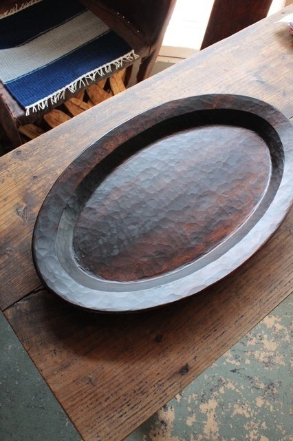 匙屋とコップ屋』よりさかいあつしさんのお盆。｜くらしのギャラリー