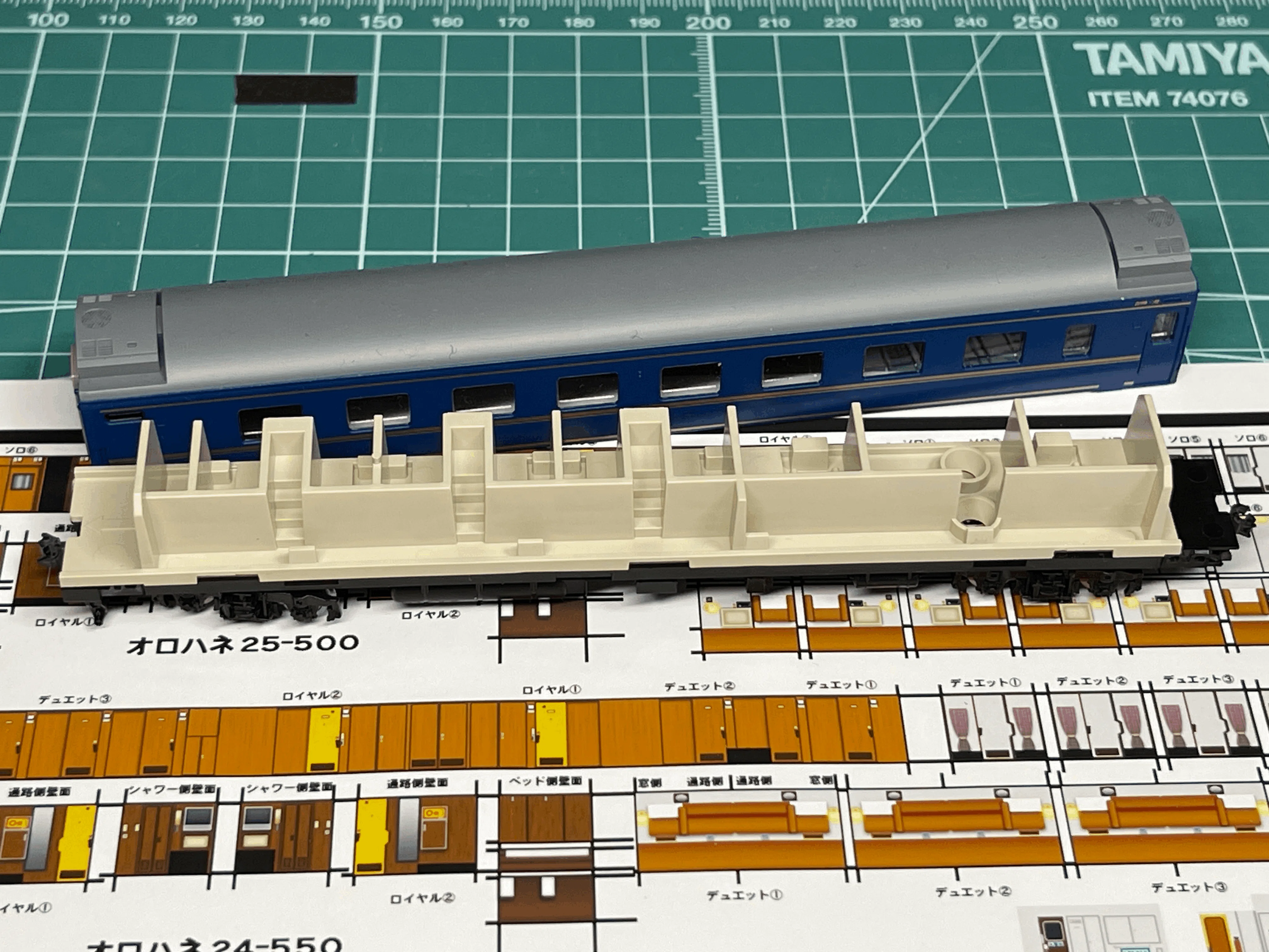 車内形式板 オロネ25 502 車両部品 国鉄 ⁄ JR東日本 車両紹介
