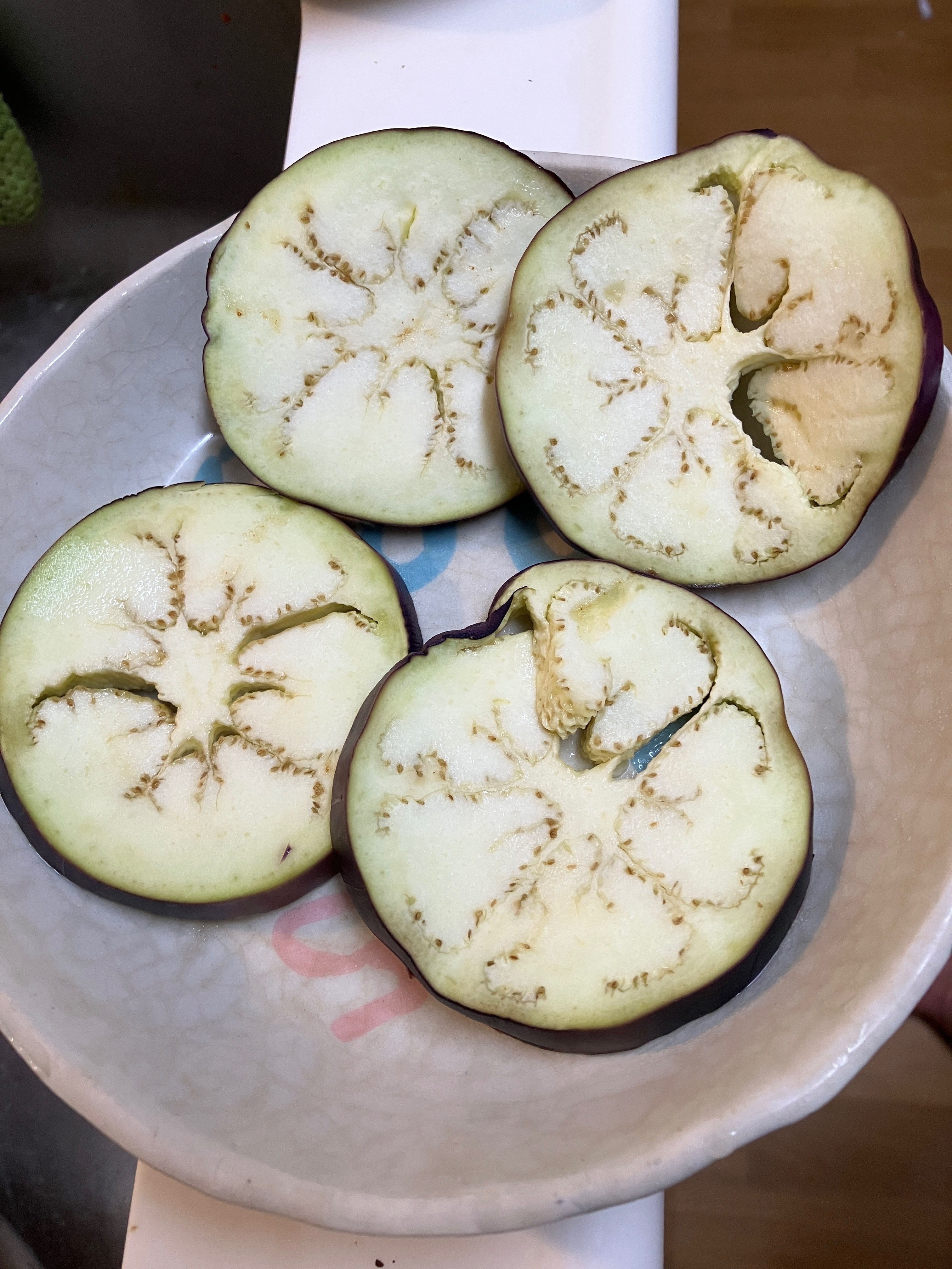 三茄子ページ 待望の折戸ナス｜果たしてりんごのように瑞々しいのか！？｜そい@心の