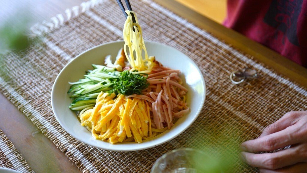 ふりかけトッピング推し！冷やし中華は、グルテンフリー麺と無添加たれ