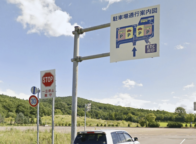 日本でも見られる八角形の「止まれ」標識｜道路標識マニア