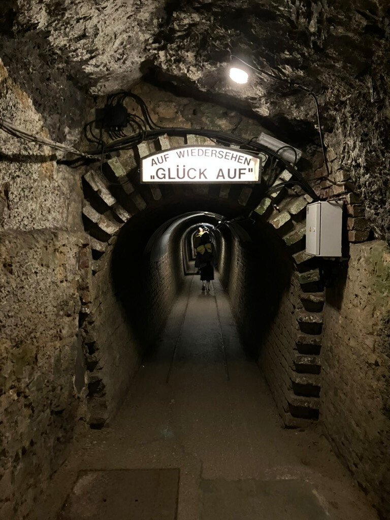 鉱山のトンネル
