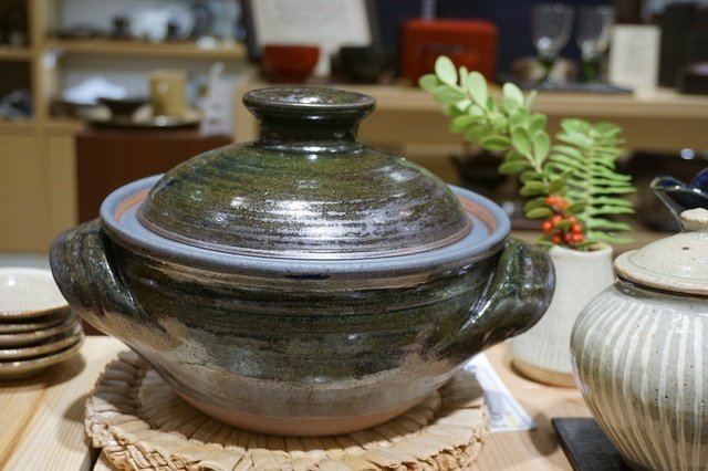 まゆみ窯のうつわ』より土鍋。阪急うめだ本店くらしのギャラリー